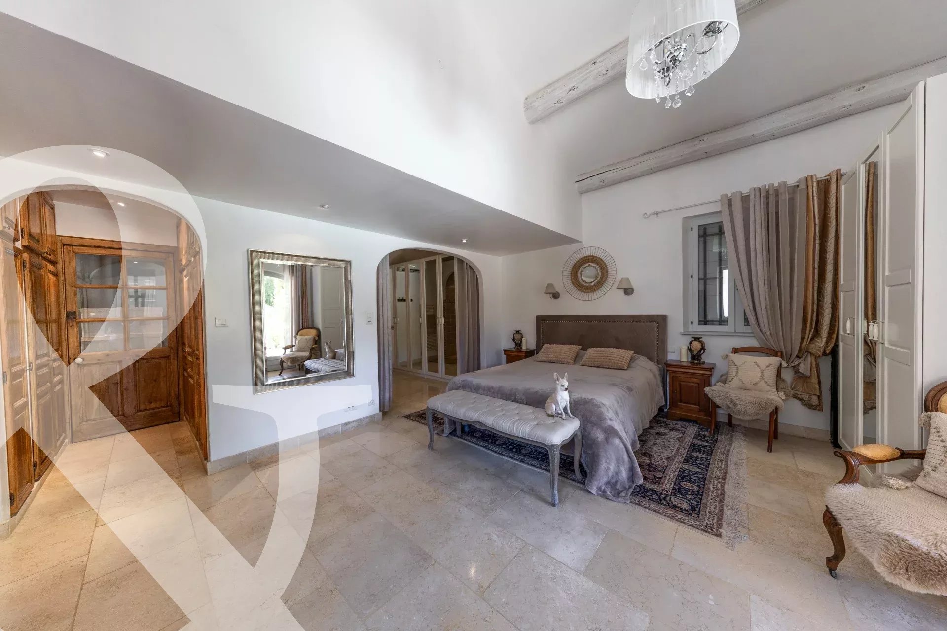 PROPRIETE AVEC 3 GITES