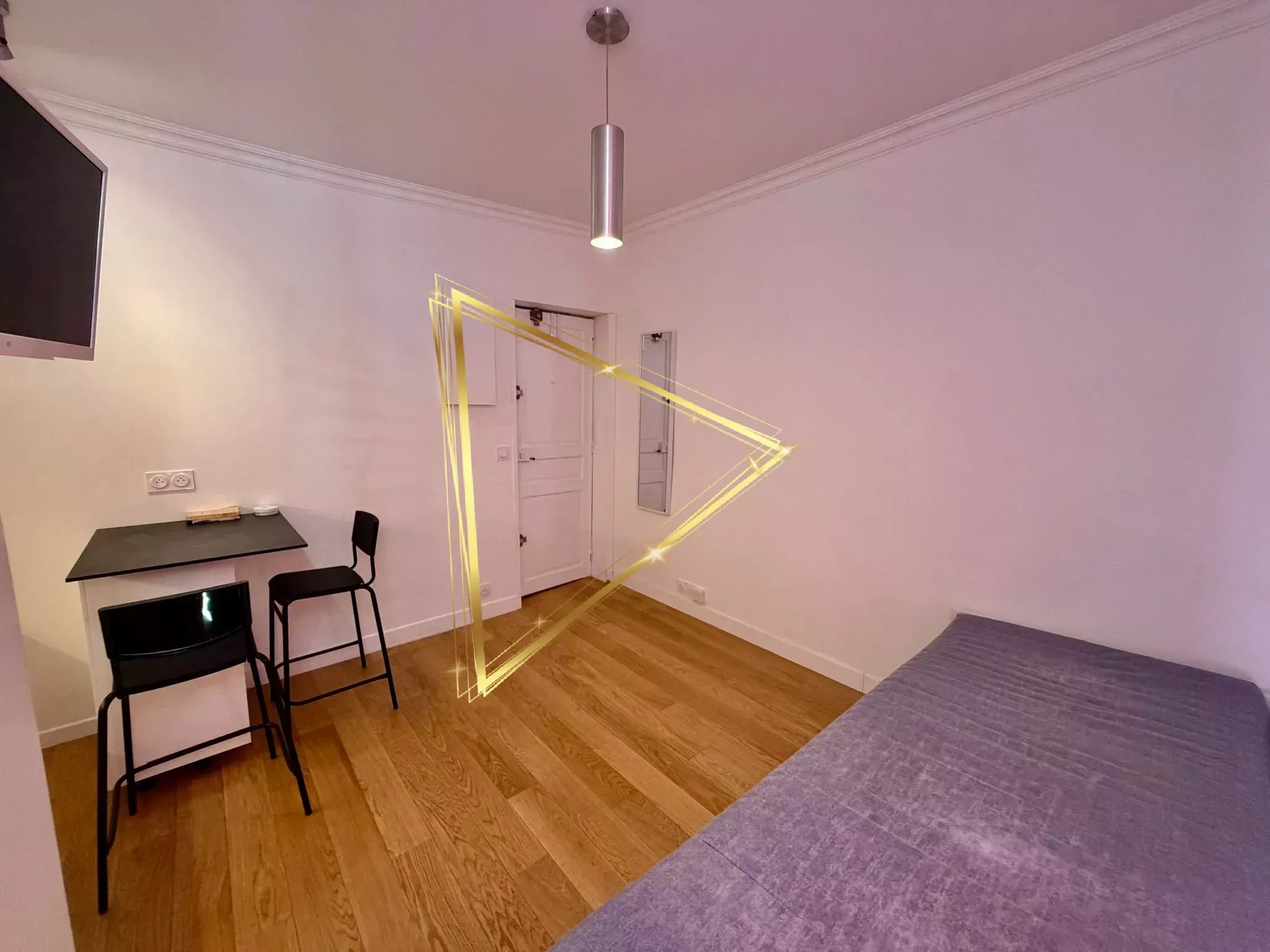 Studio refait à neuf au pied de Montmartre !