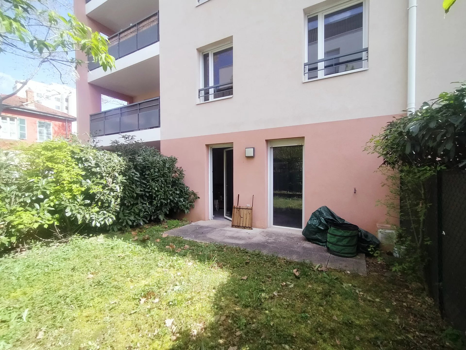 481794 Location Vénissieux