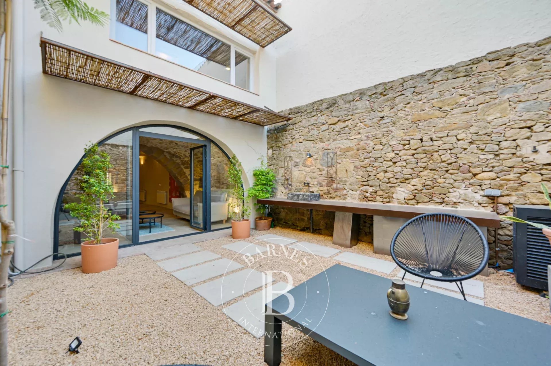 Деревенский дом, отреставрированный в 2024 году, в Байш-Эмпорда, Коста-Брава.