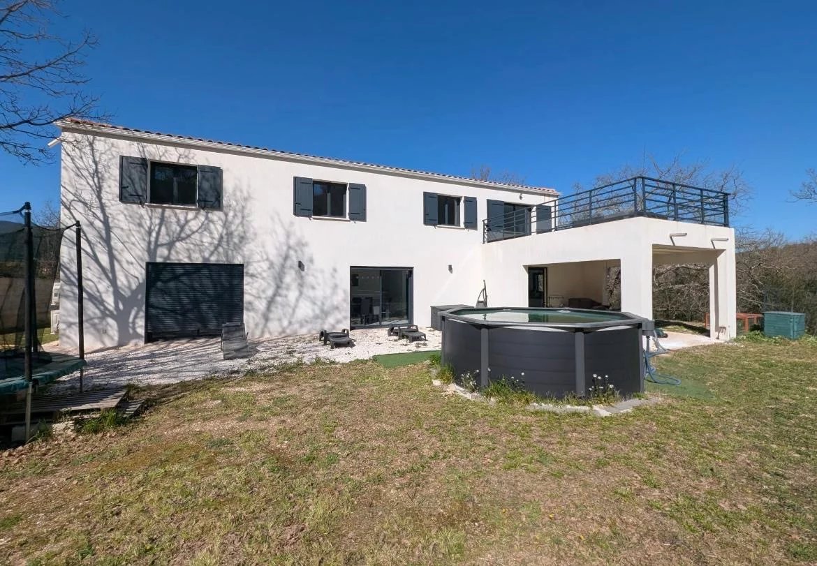 MAGNIFICENT 6 BEDROOM VILLA