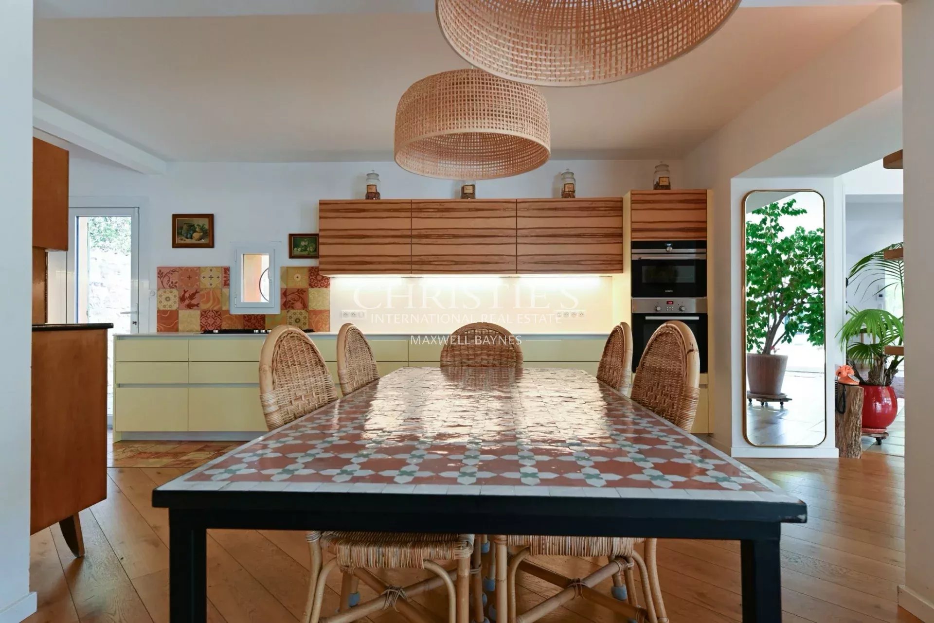 11 Bedroom Villa/Townhouse's Image 7