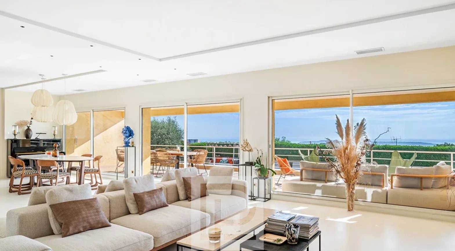 HEIGHTS OF GOLFE JUAN - SEA VIEW