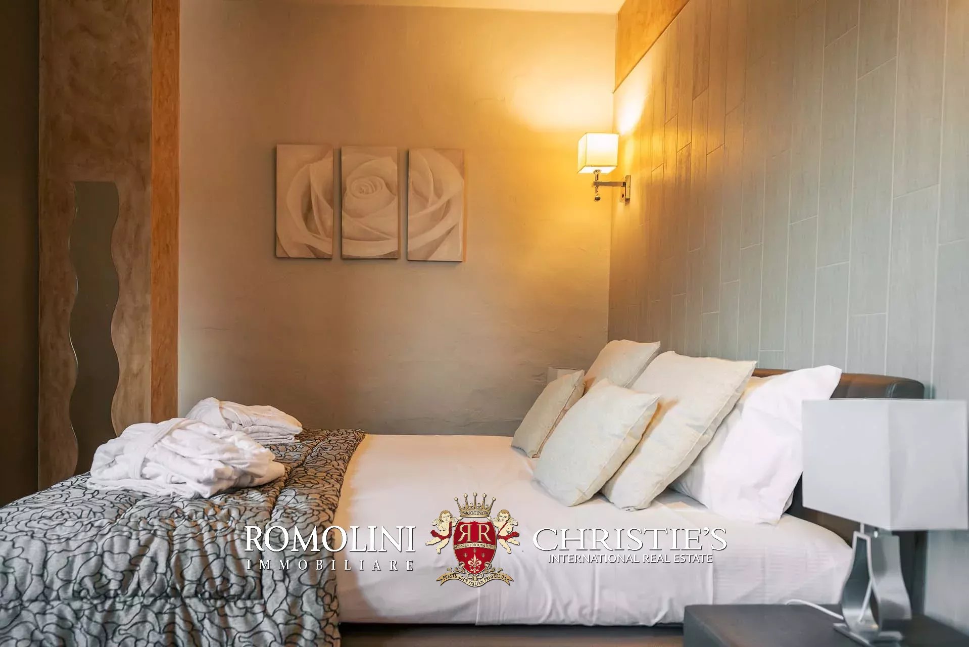 8 Bedroom Villa/Townhouse's Image 75