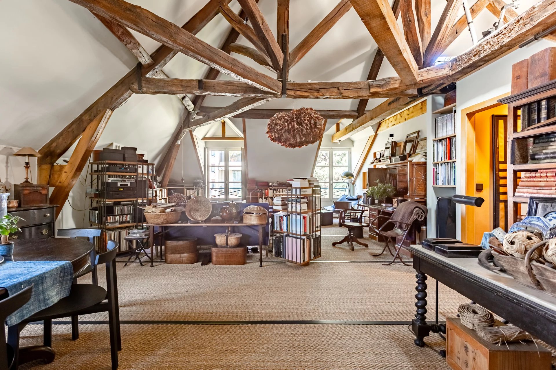 Neuilly - Longchamp - Appartement dans un hôtel particulier de caractère datant du XIX ème - Dernier étage - picture 1