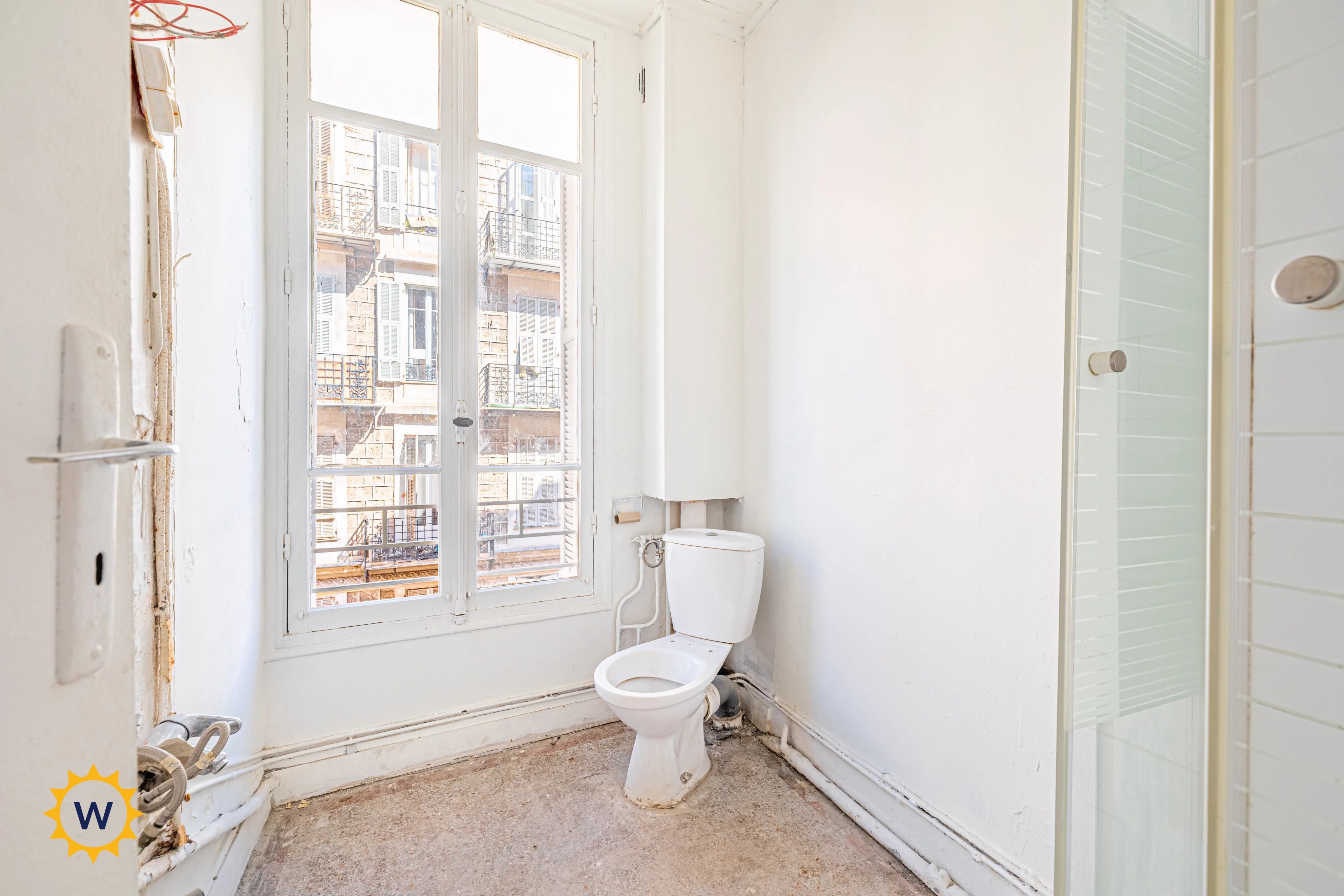 NICE FLEURS / RUE CLAUDIA - 2 pièces de 38 m2 avec balcons, à rénover, idéal investissement locatif ! Proche promenade, rue de France, commerces ! — photo 6