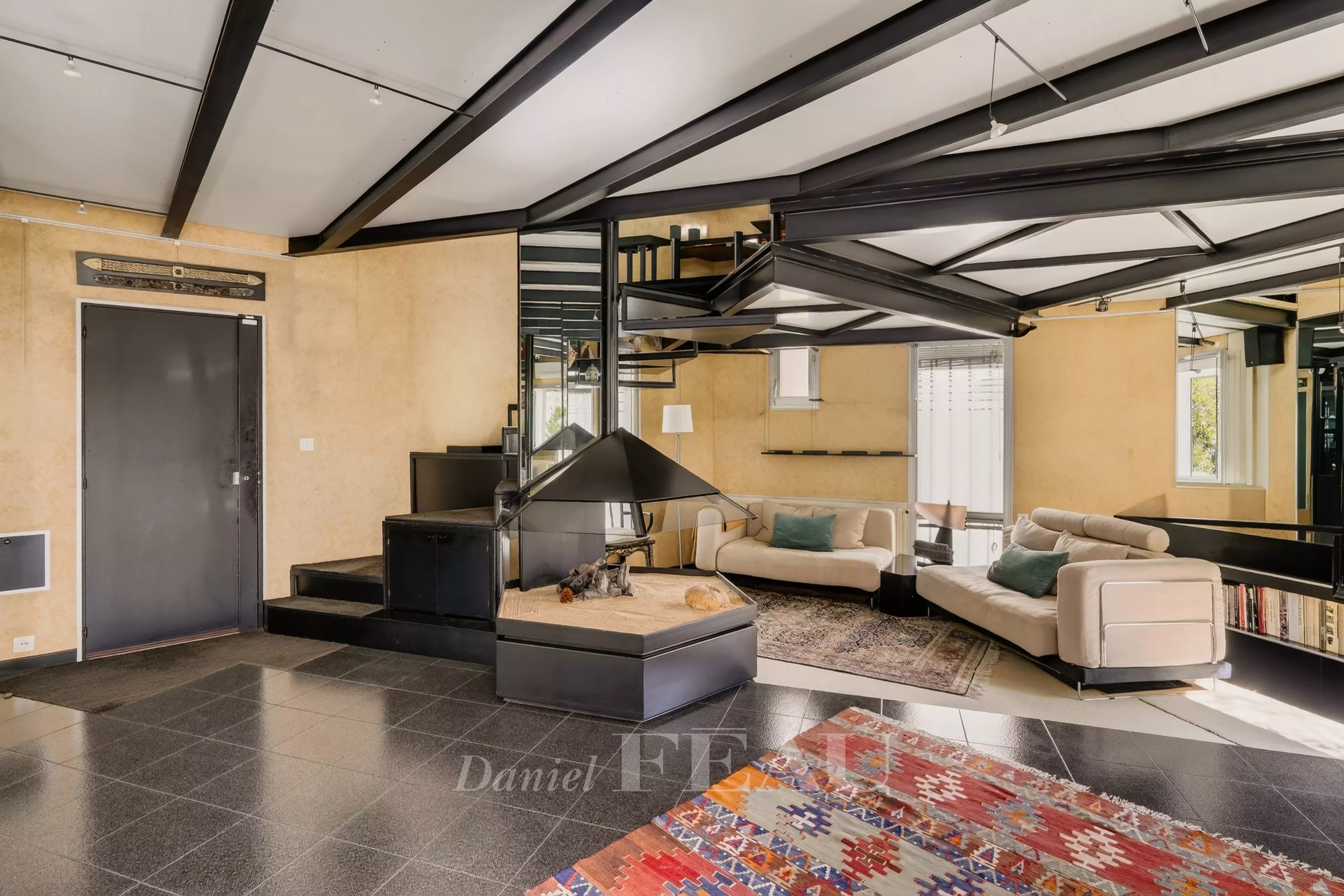 Paris 13th District –  An atypical property in a unique location