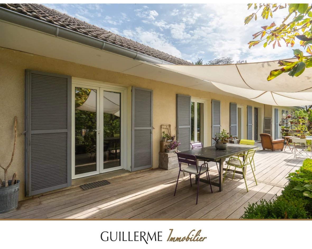 Proche Tassin,  beau plain pied au calme