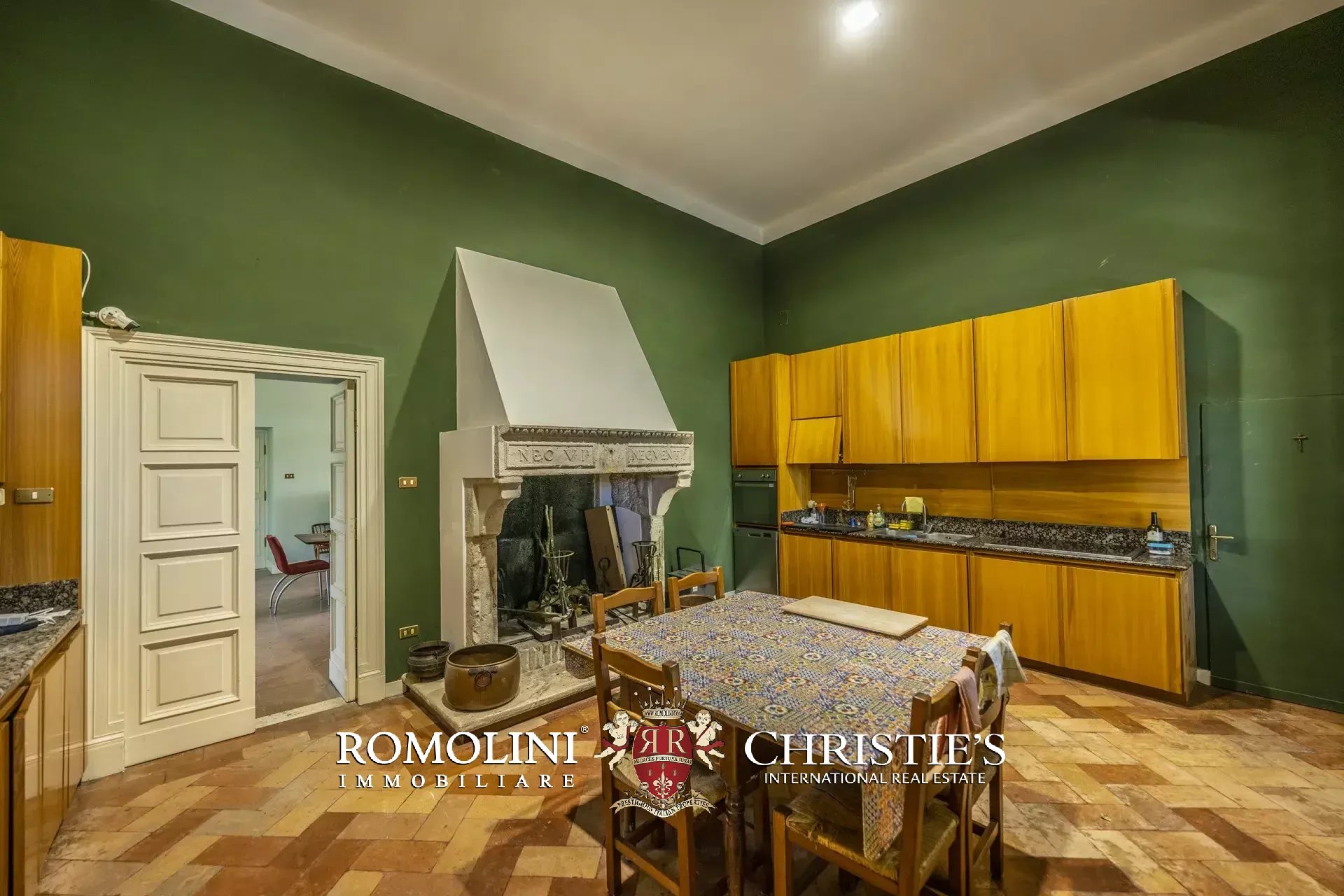 8 Bedroom Villa/Townhouse's Image 33