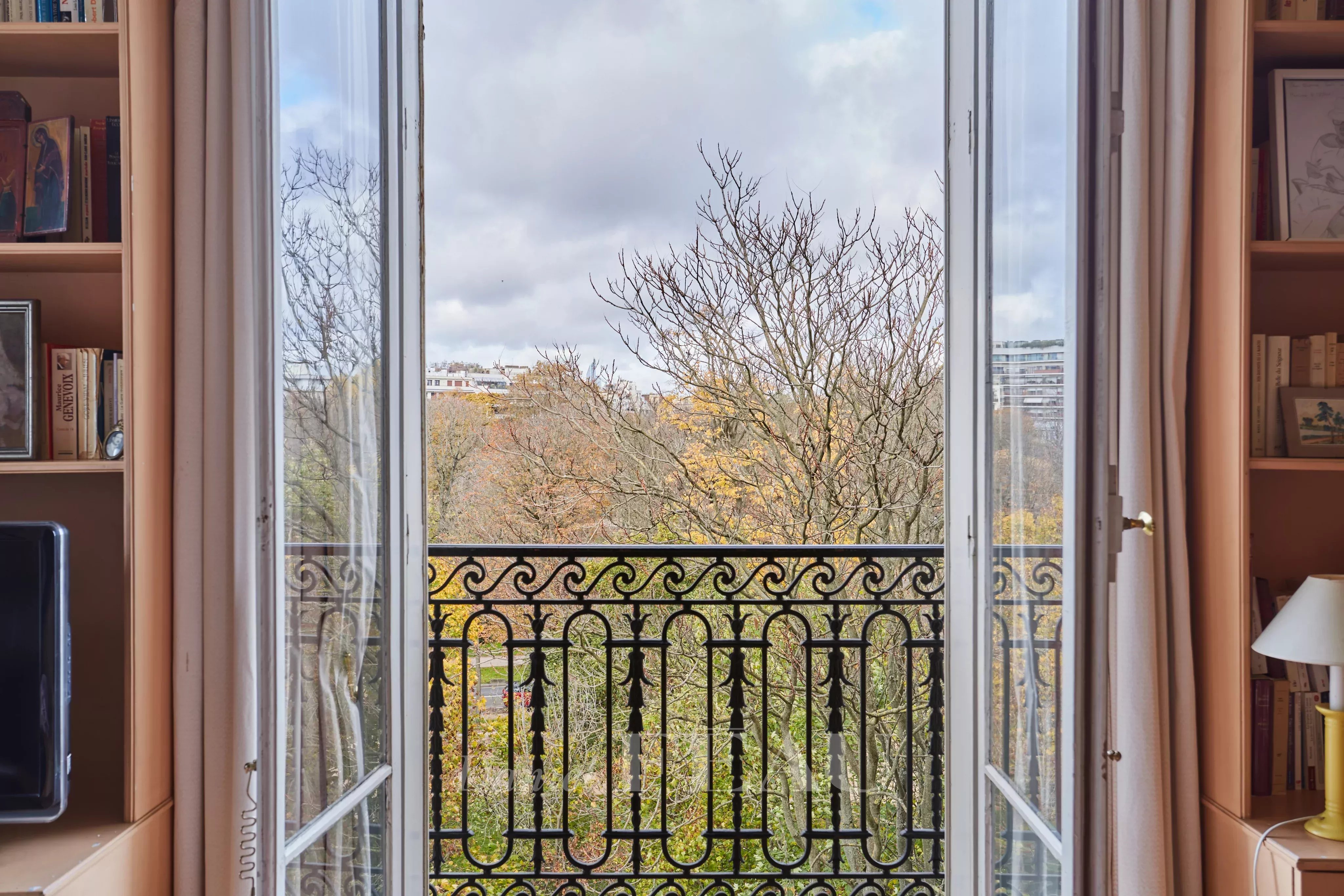 Sale Apartment Paris 16th