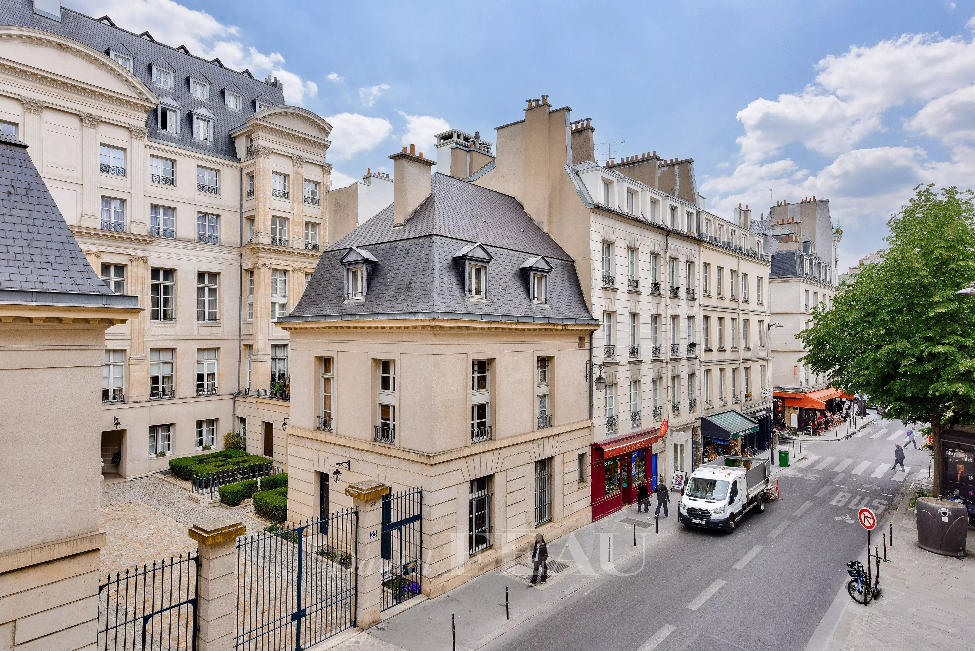 PARIS IVe - PLACE DES VOSGES TURENNE