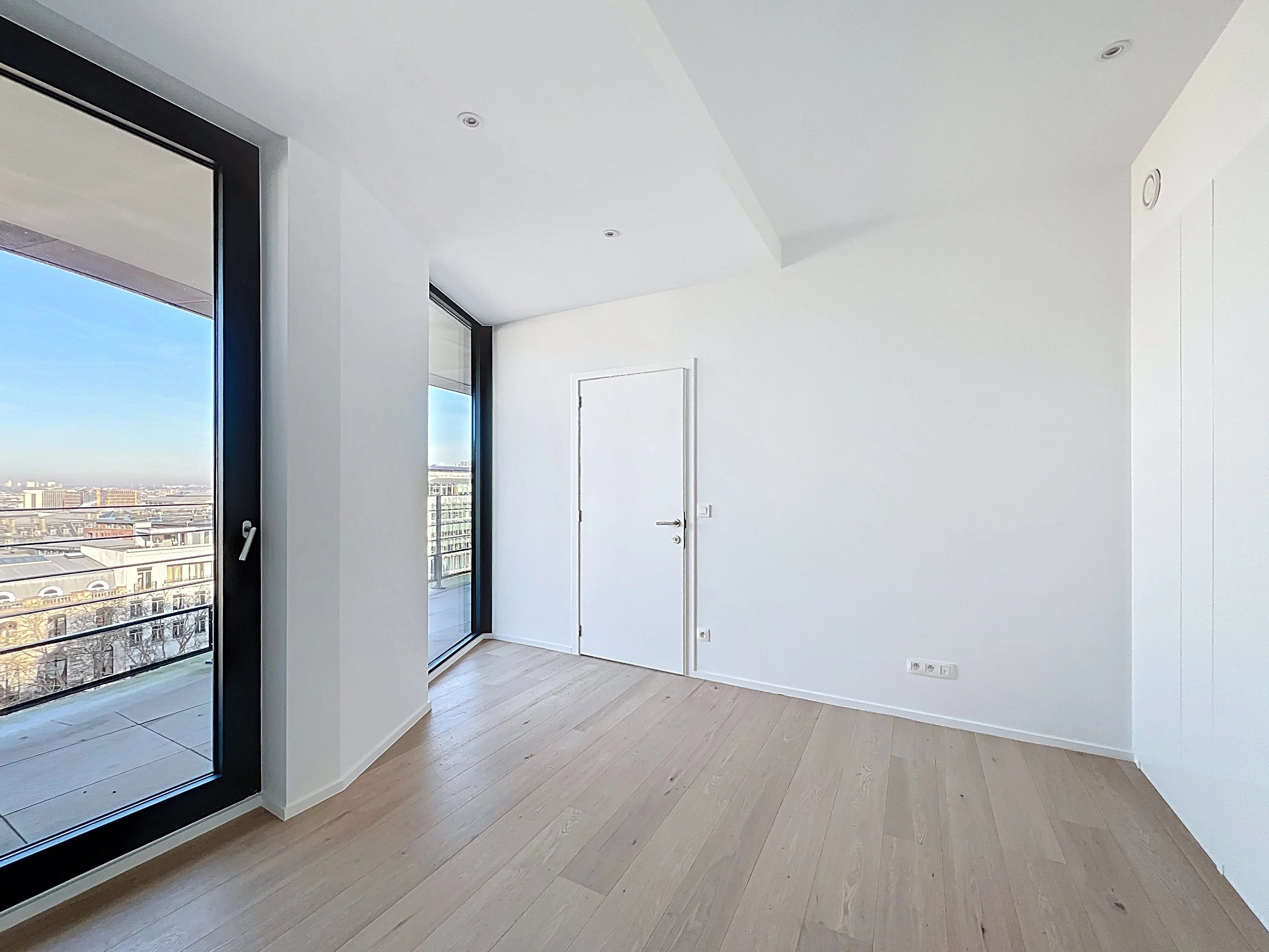 Ixelles - Very nice bright 4 bedroom terrace apartment