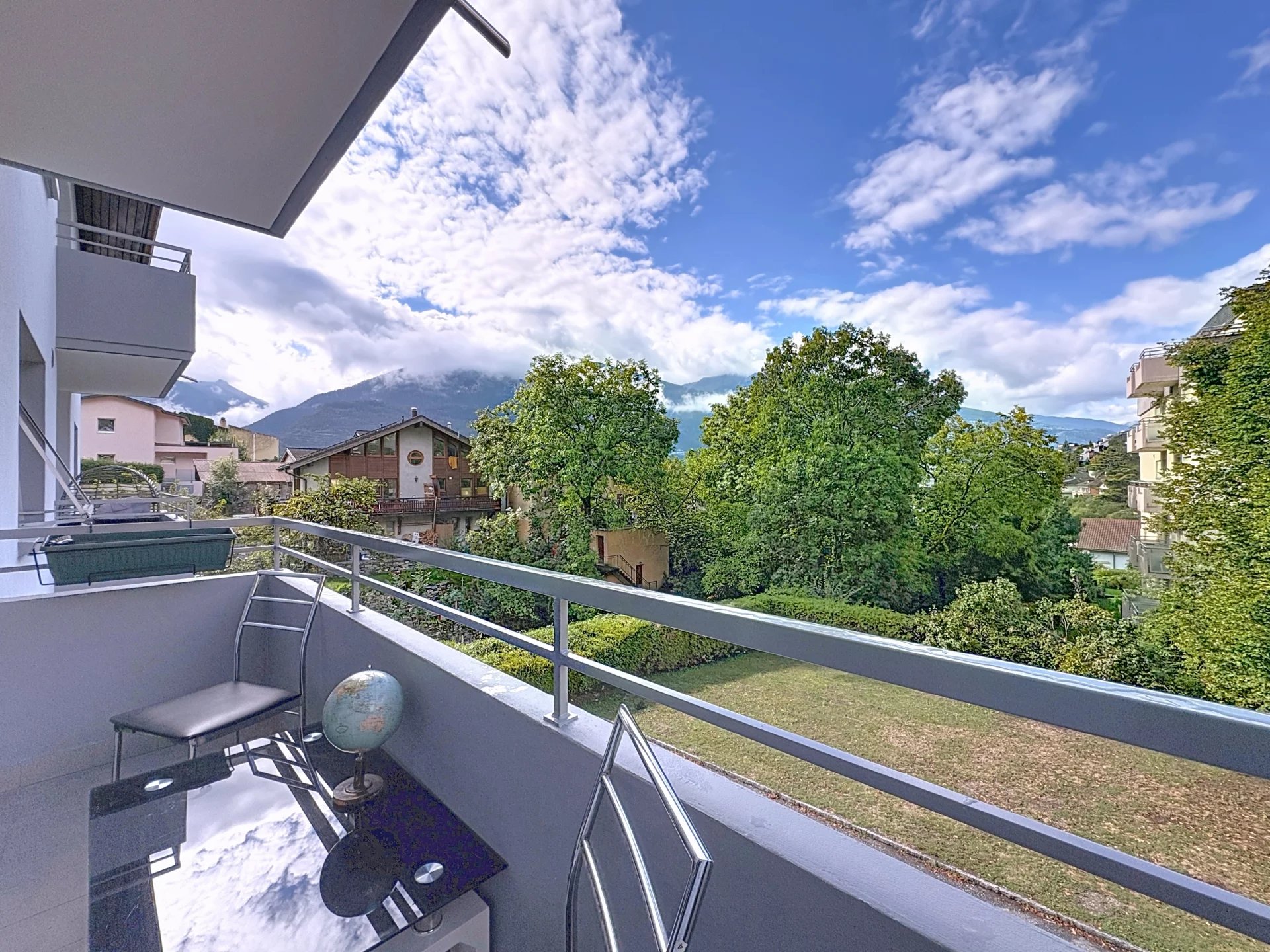 Spacieux 4.5 pièces entièrement rénové sans vis-à-vis