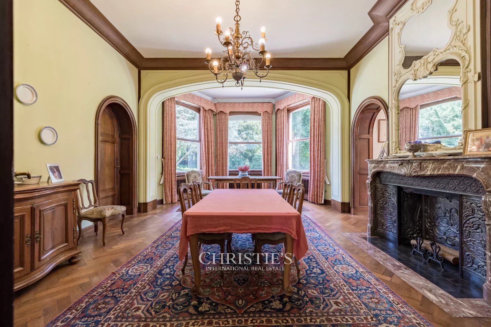 Elegante historische villa, genesteld in een park van bijna 2ha