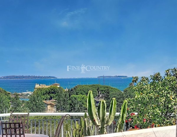 2-Bedroom Apartment in Mandelieu — photo 1