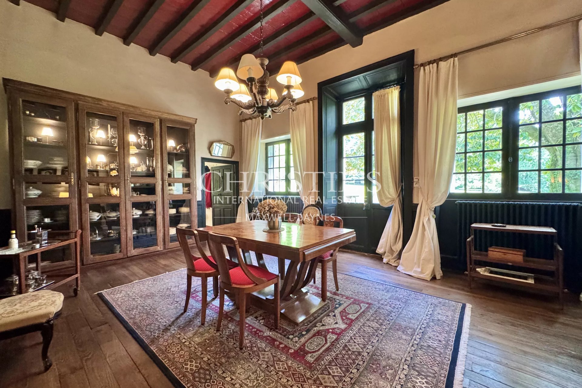 6 Bedroom Villa/Townhouse's Image 9