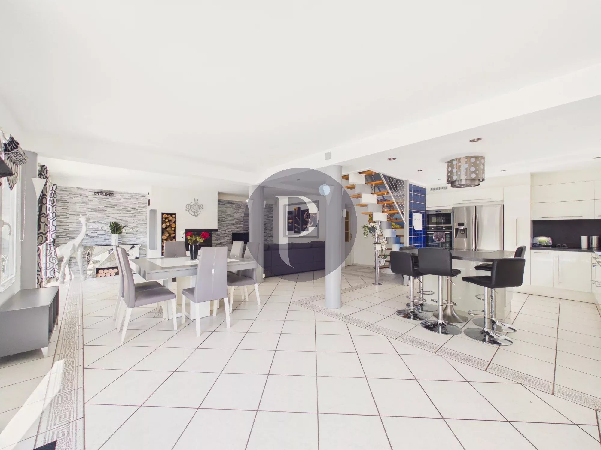 Maison familiale 5 chambres – Jardin & garage