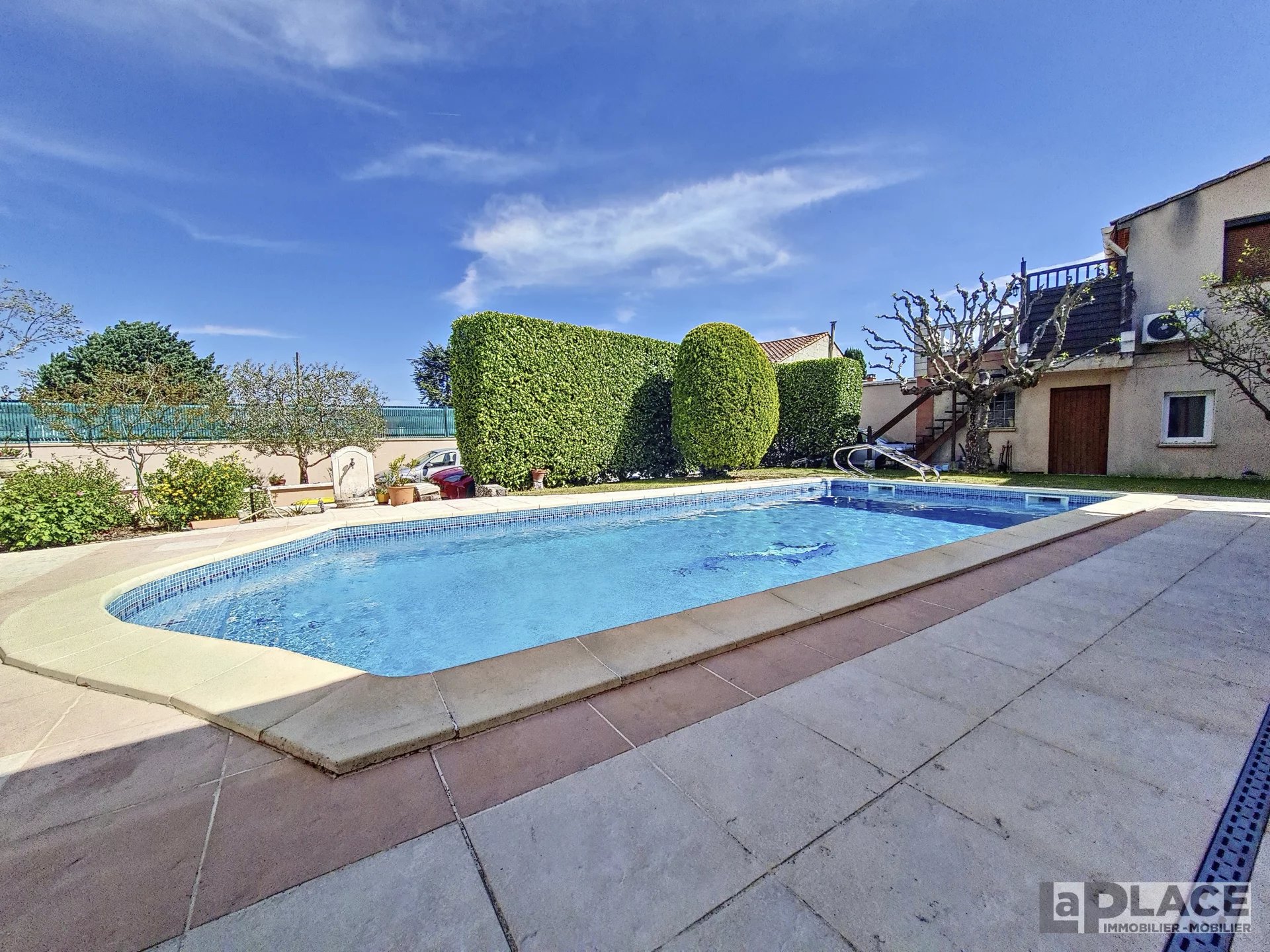 PERNES LES FONTAINES -villa avec dépendances  sur terrain 1130 m2