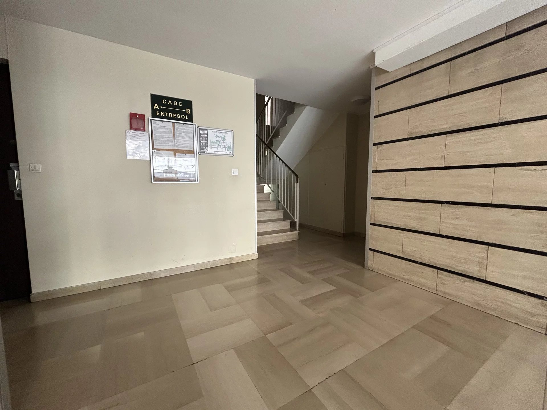 T2 - PROX CINQ AVENUES 4ème