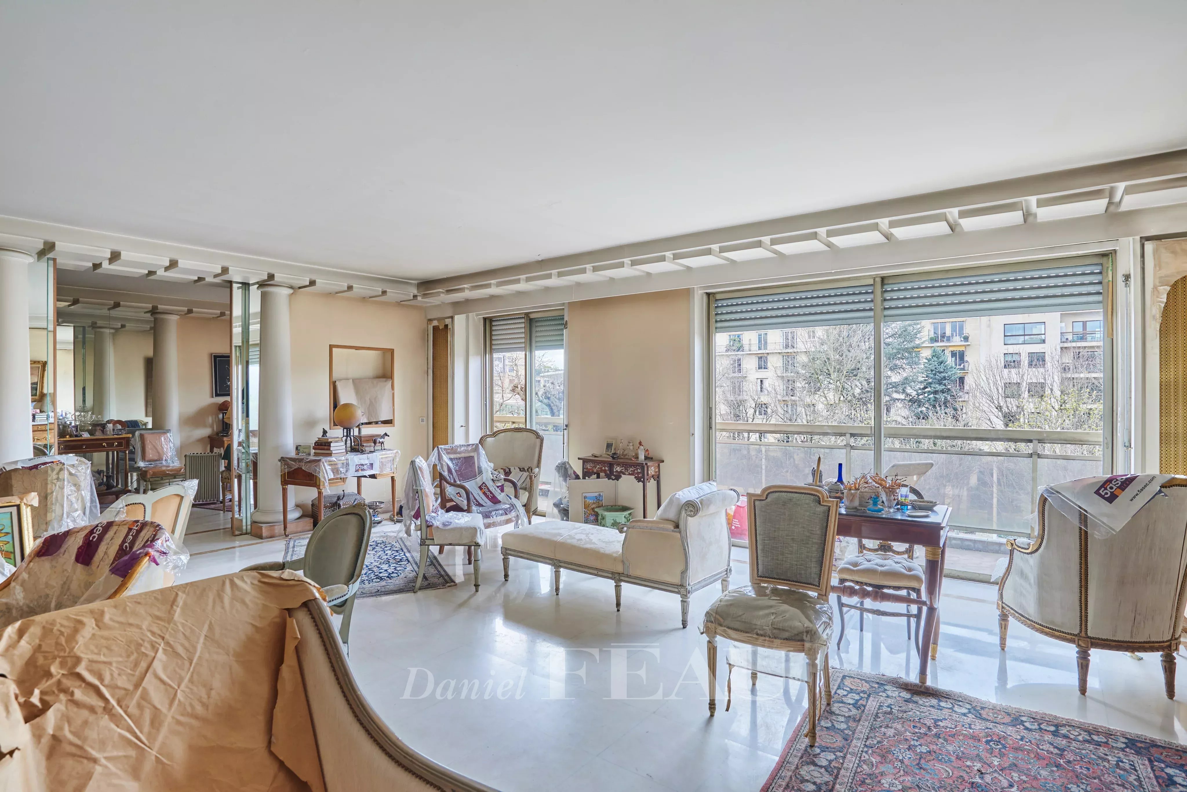 Neuilly-sur-Seine  - A bright 3-bed apartment
