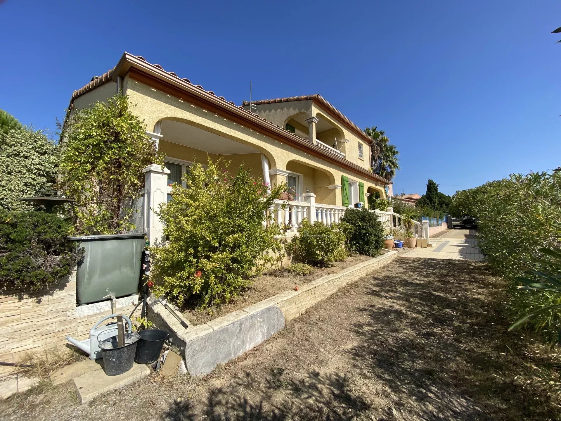 Attractive villa with garden in Canal du Midi village