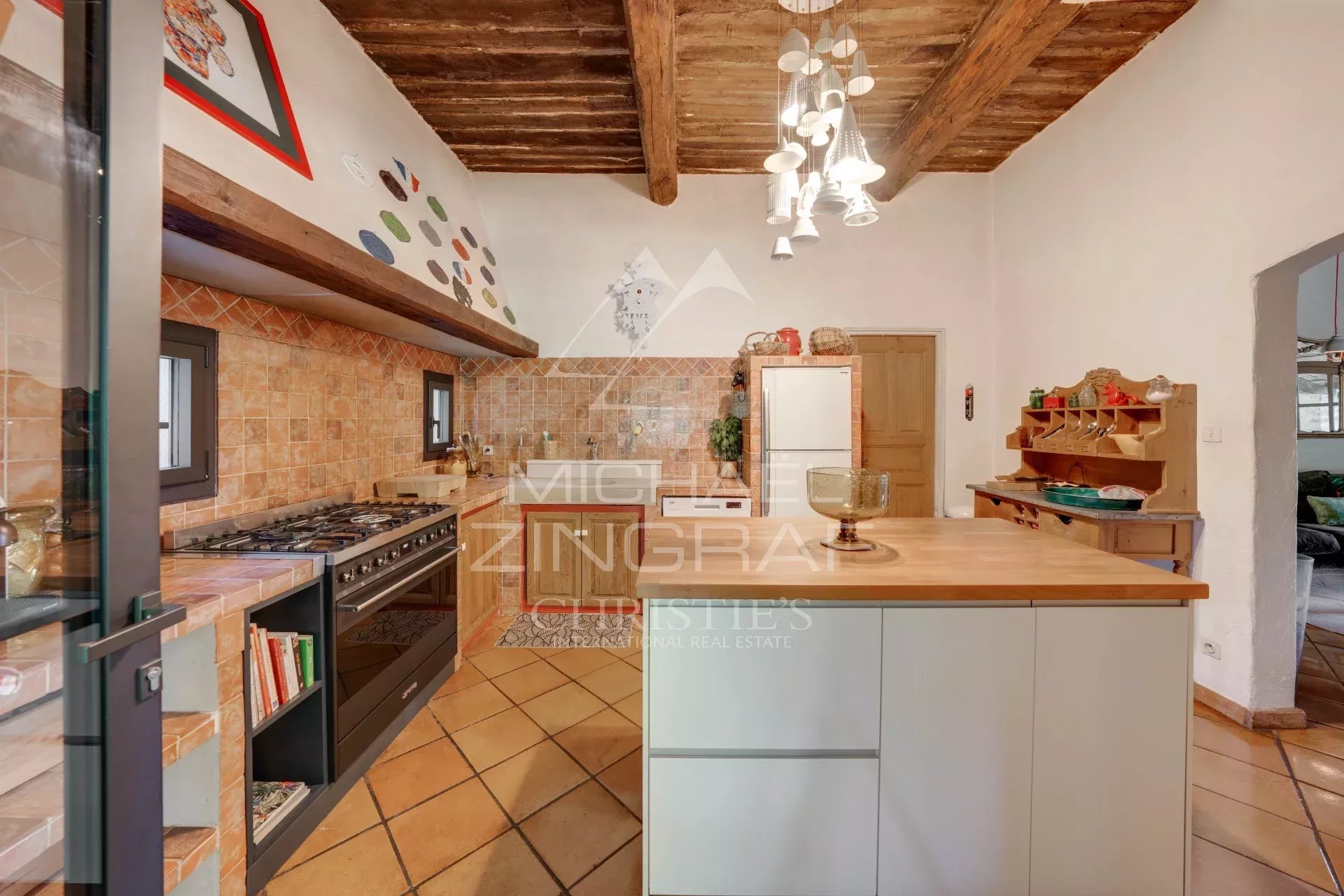 5 Bedroom Villa/Townhouse's Image 4