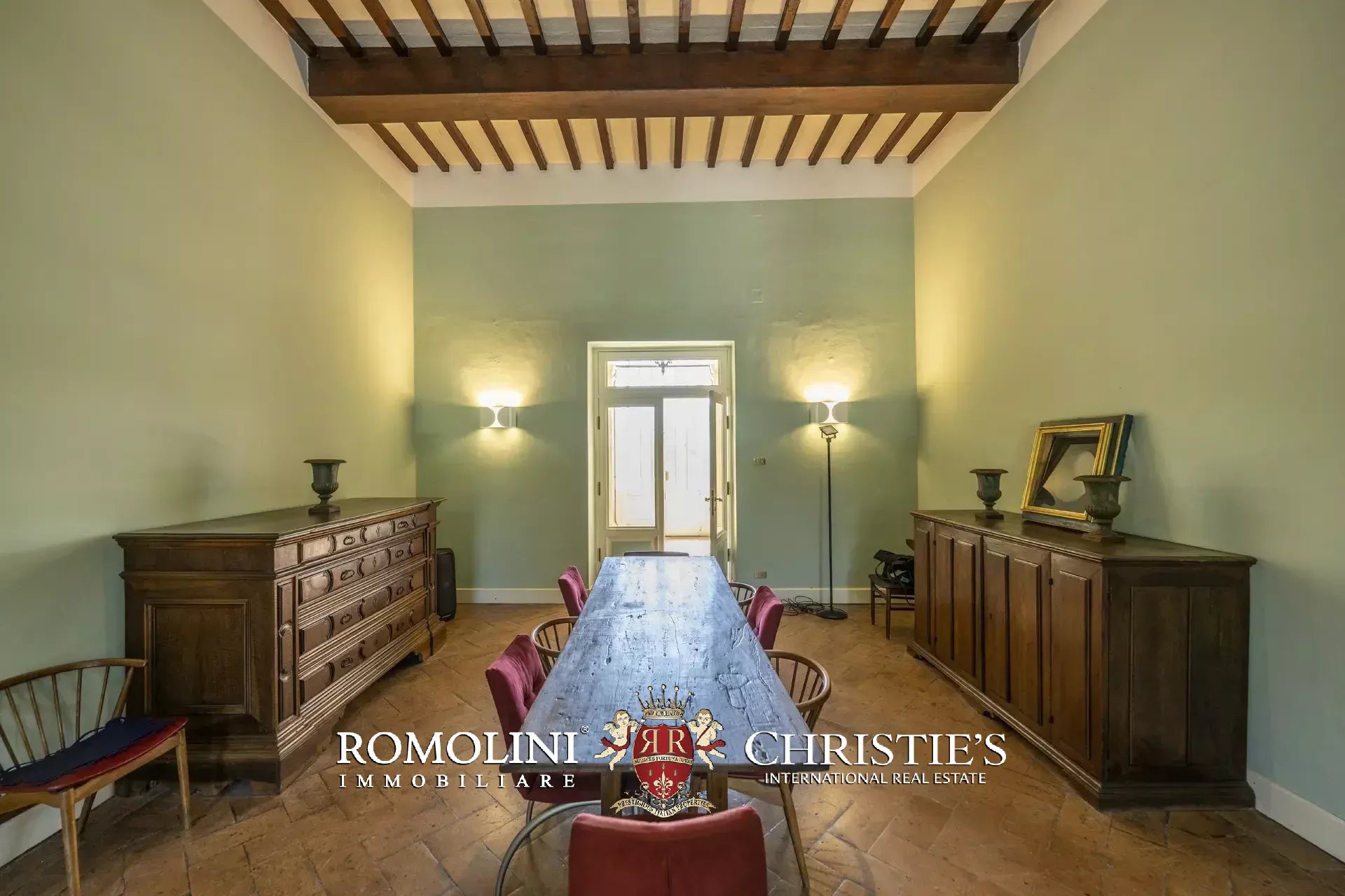 8 Bedroom Villa/Townhouse's Image 32