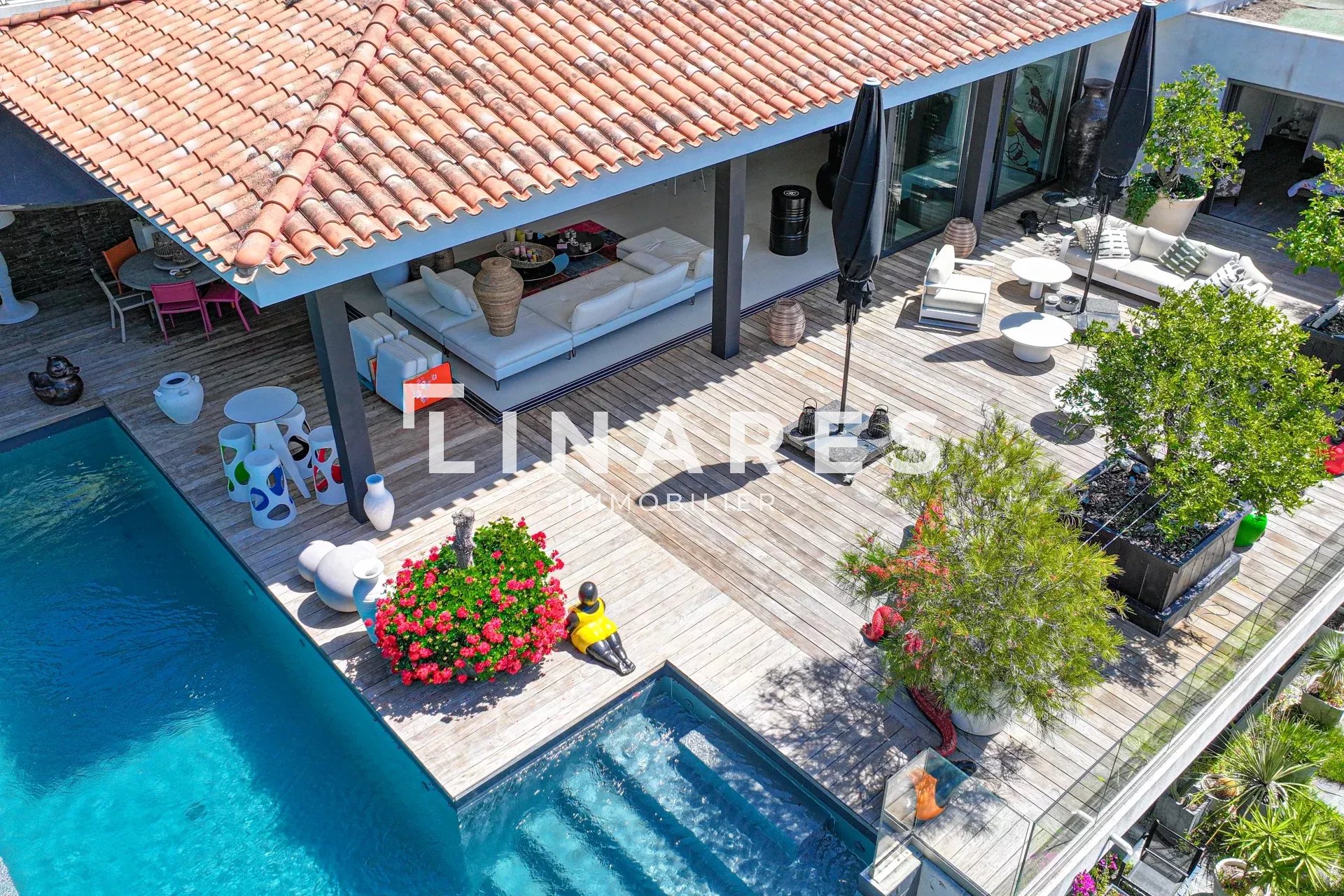 AMARANTE - Maison  T4 de 350m² - Terrasse   - Piscine - Garage - Terrain  800 m²  - 13009 La Panouse