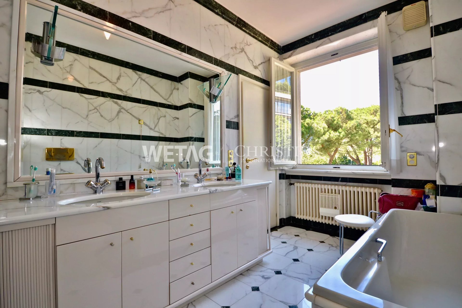 8 Bedroom Villa/Townhouse's Image 4