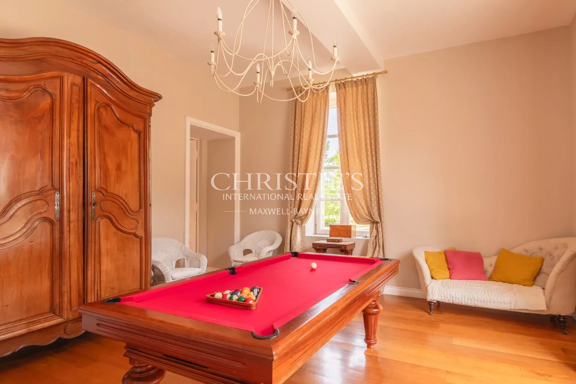 7 Bedroom Villa/Townhouse's Image 8