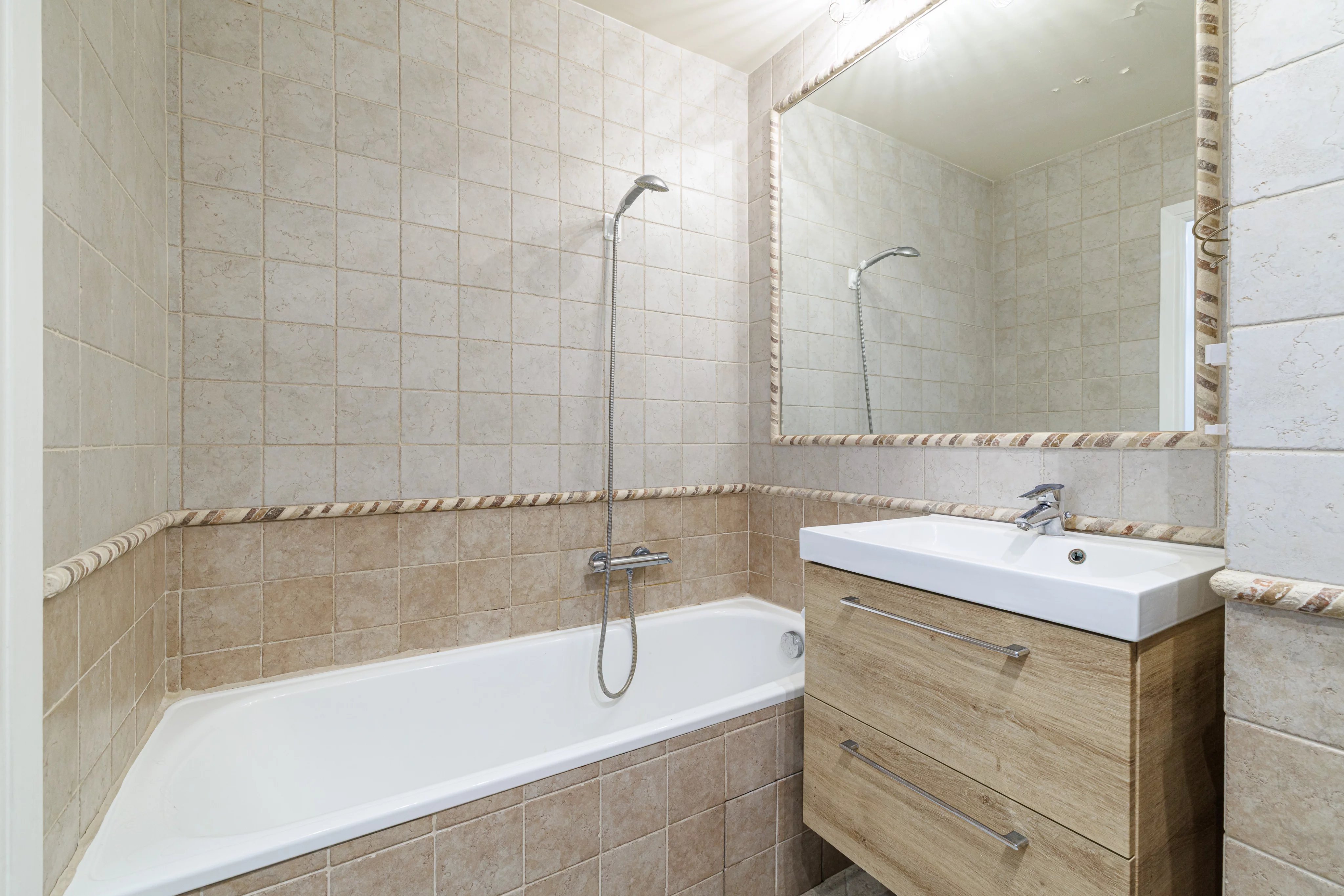 CORNICHE FLEURIE - STUDIO - BALCON