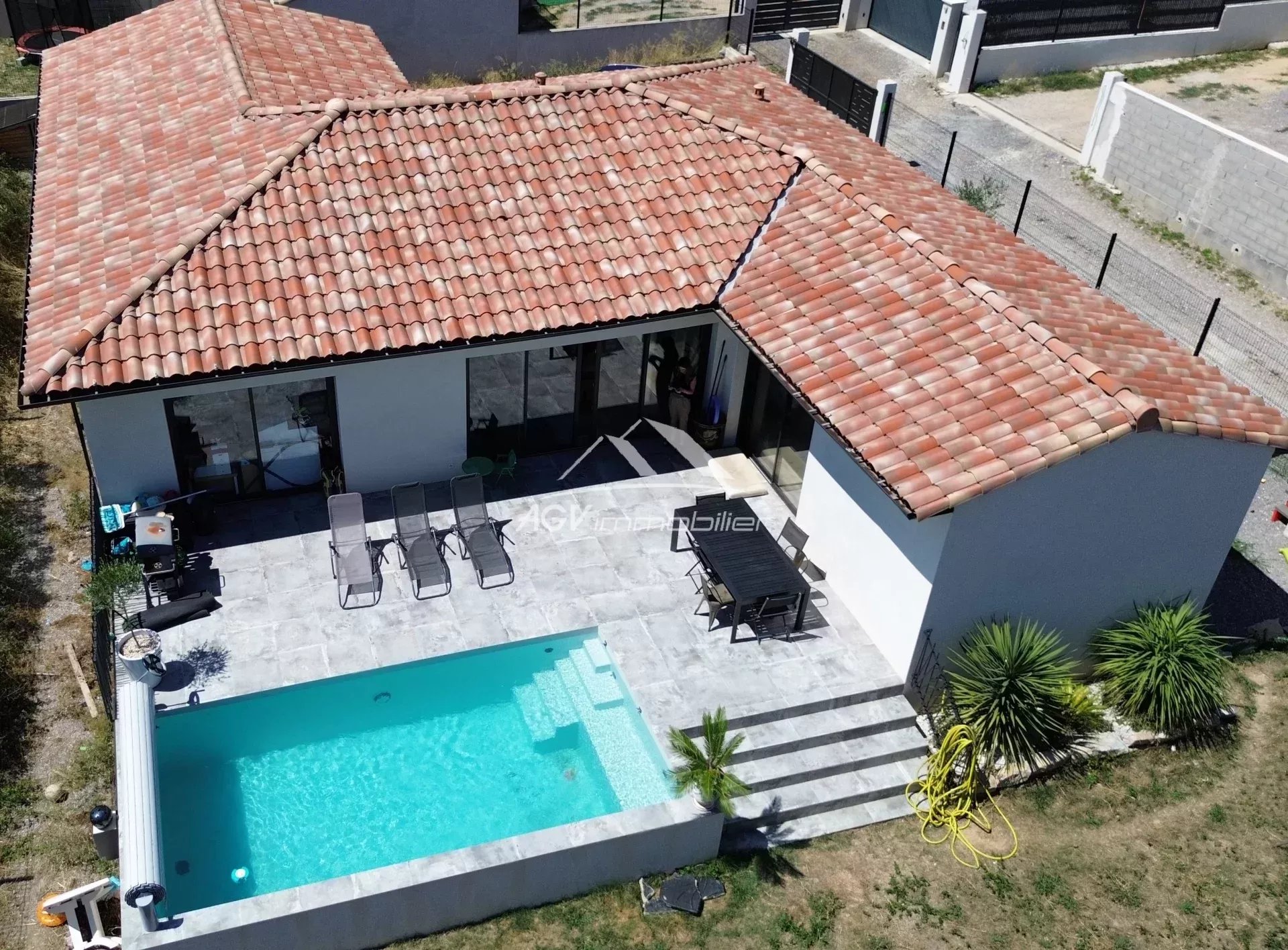 Sur la commune de Rousson, maison contemporaine d'environ 137 m² avec piscine et suite parentale
