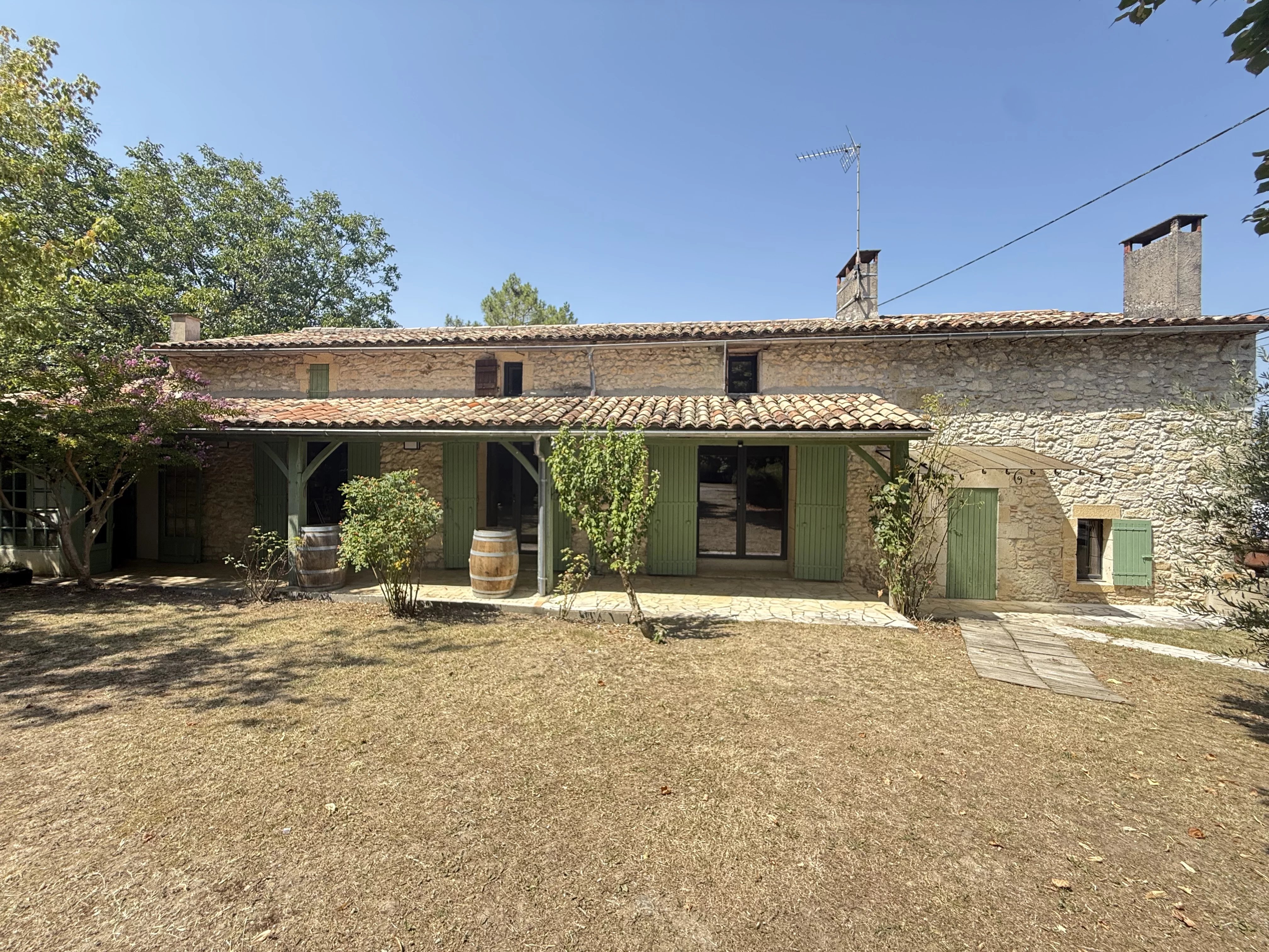Maison en pierre de 5 chambres clé-en-main avec grand parc arboré