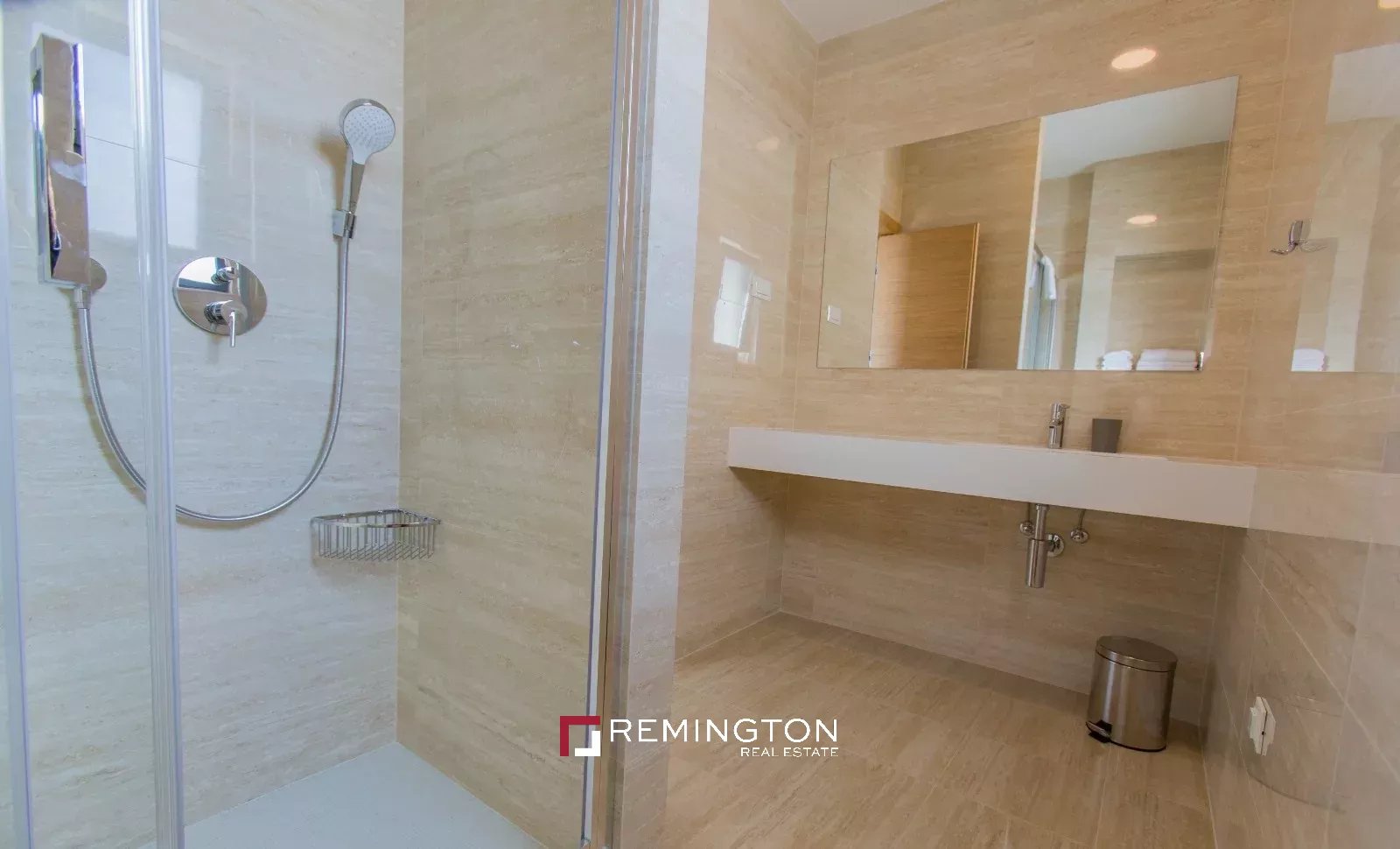 4 Bedroom Villa/Townhouse's Image 7