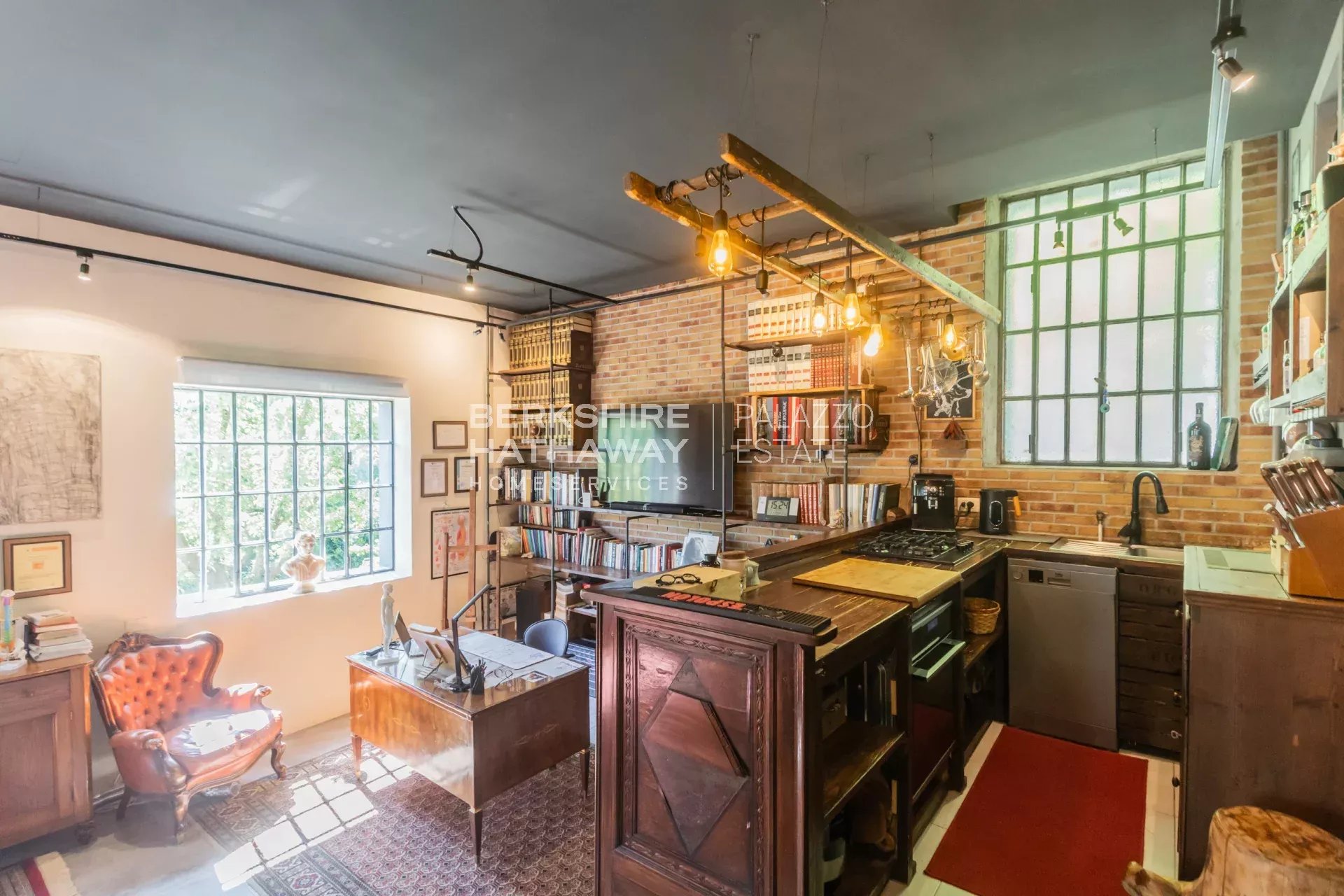 Villa bifamiliare con giardino a Biandronno, a pochi passi dal Lago di Varese