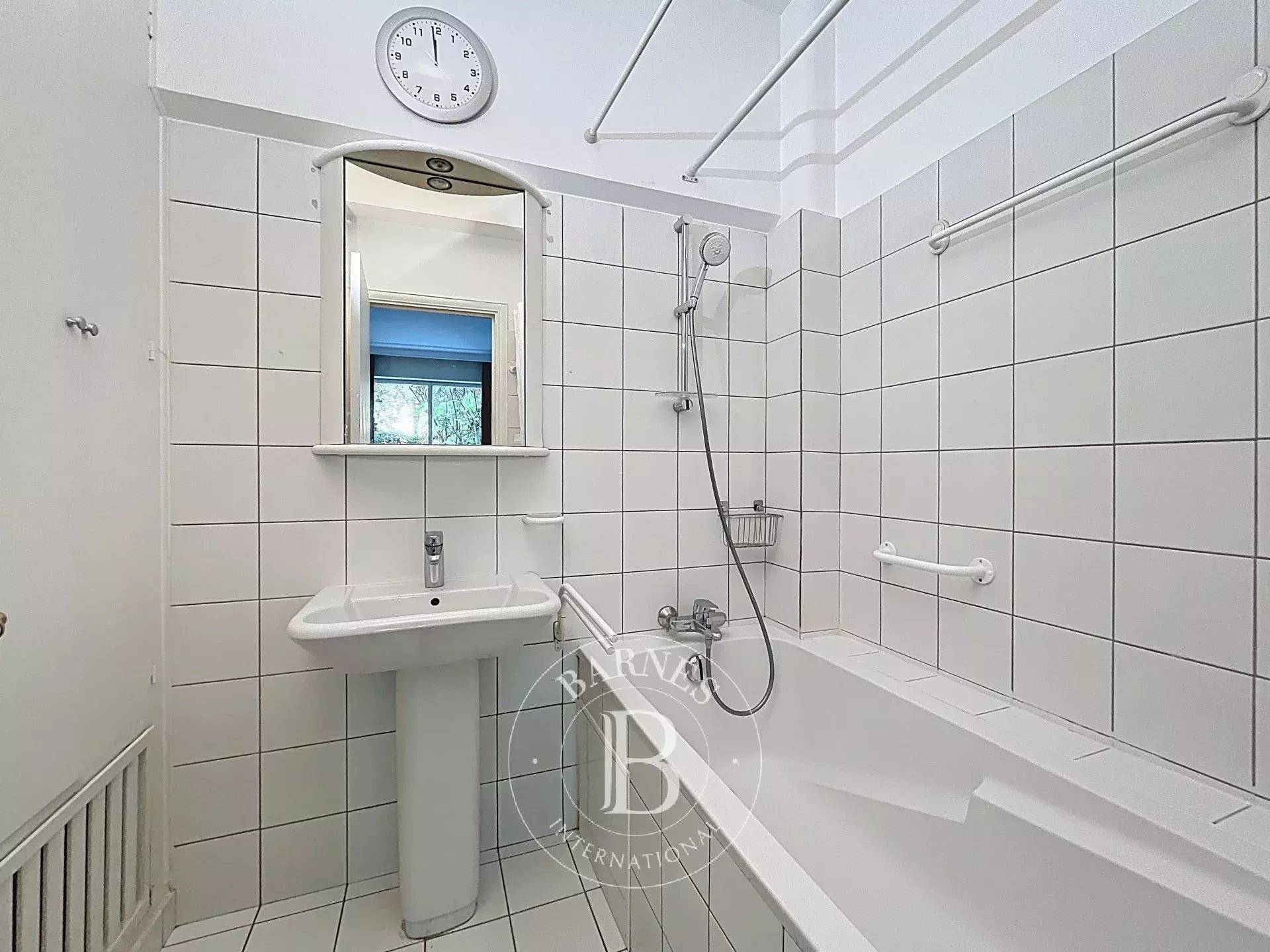 The BARNES rental department... - picture 5