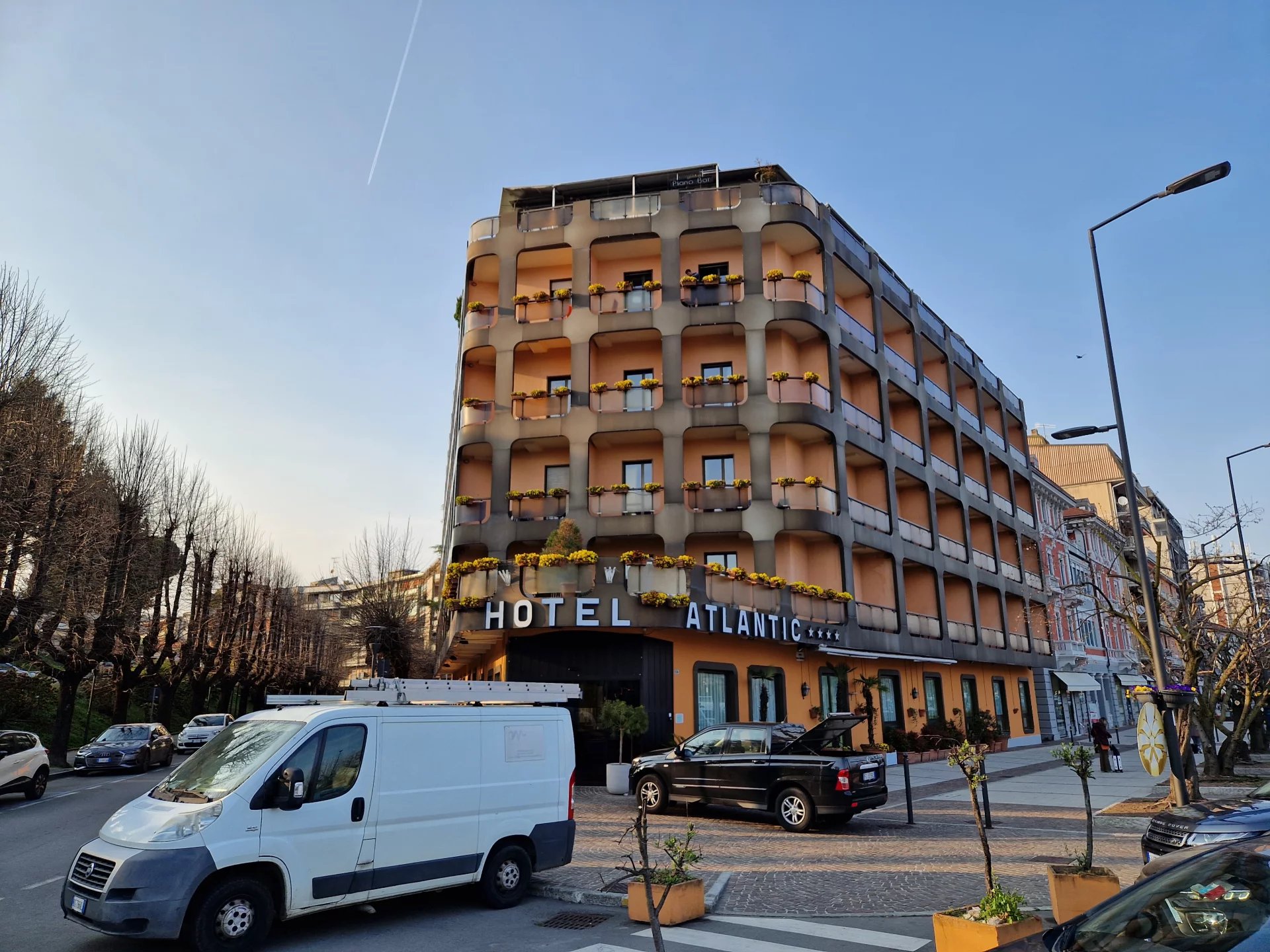 Hotel for sale in the center of Arona