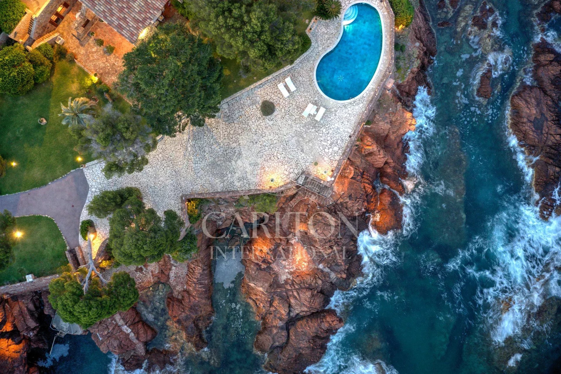 EXCLUSIVITÉ – Demeure Méditerranéenne avec accès privé à la mer