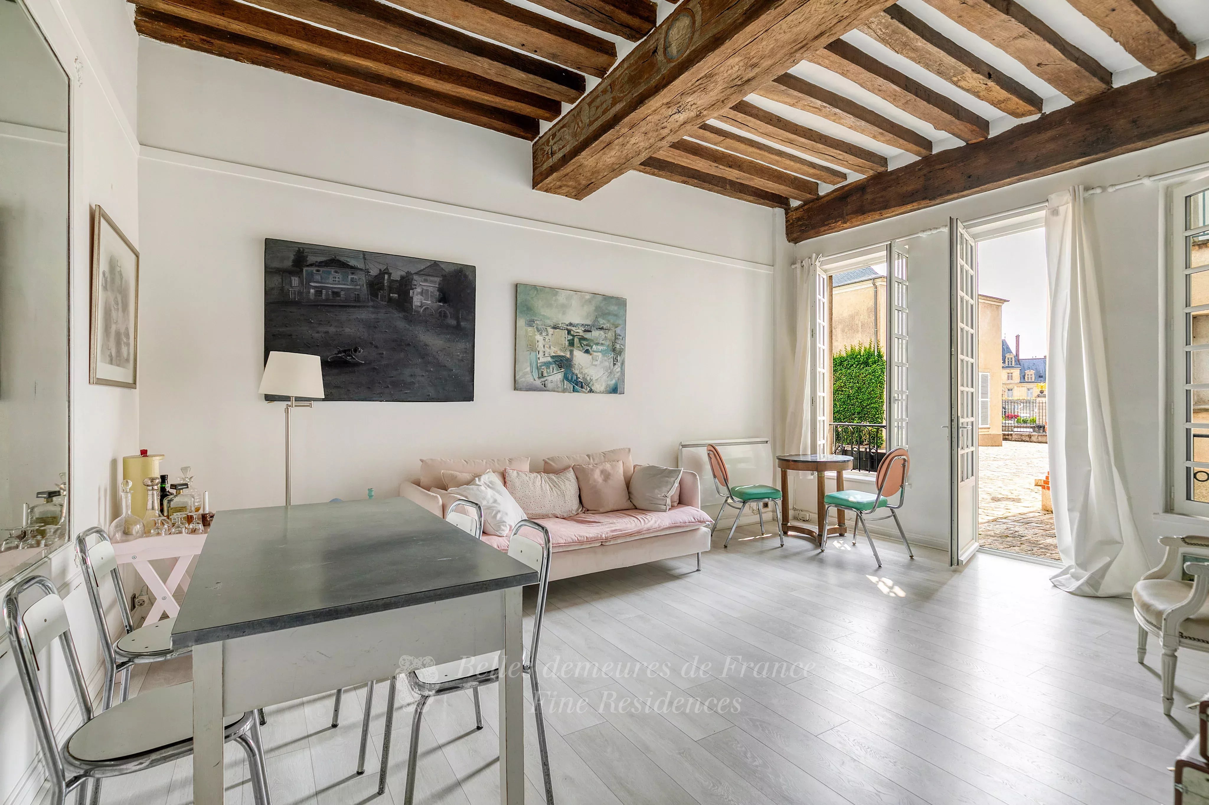 Charming apartment facing the Château de Fontainebleau