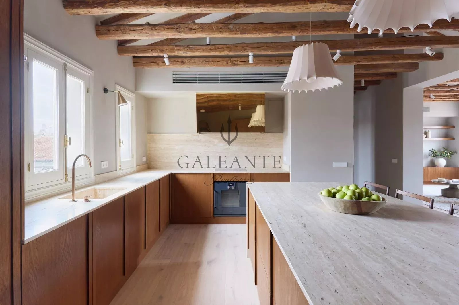 ARCHITECTURAL MASTERPIECE IN A JUSTICIA PALACE: 6-METER CEILINGS & PARISIAN CHARM - Image 4