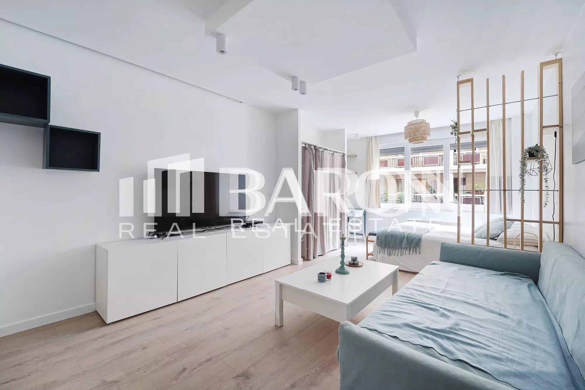 PARIS XVI - PASSY / LA MUETTE - APPARTEMENT 1 PIECE 33 M2 - Photo 2