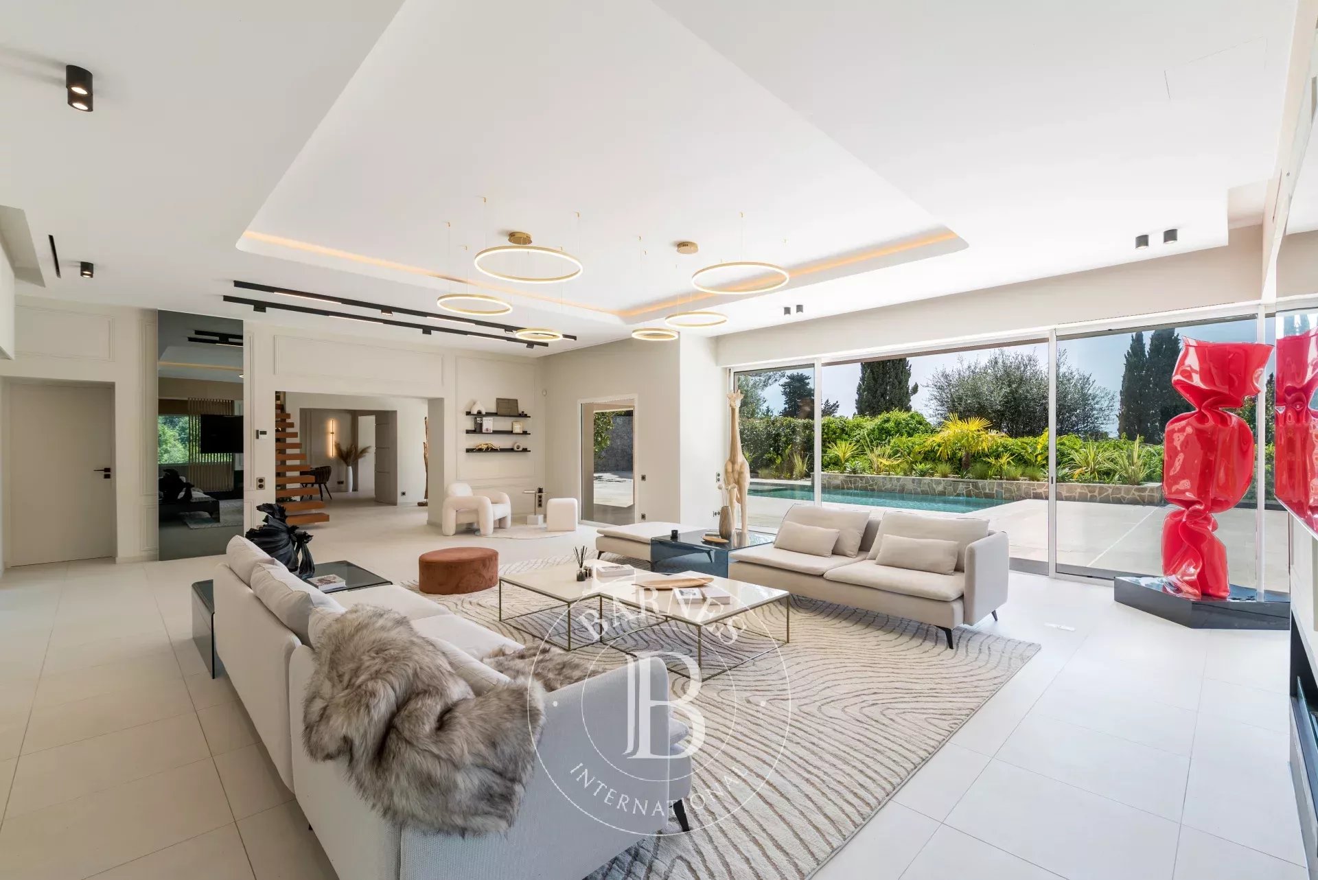 Mougins - Renovated villa in a quiet location with panoramic views - Walking distance to shops