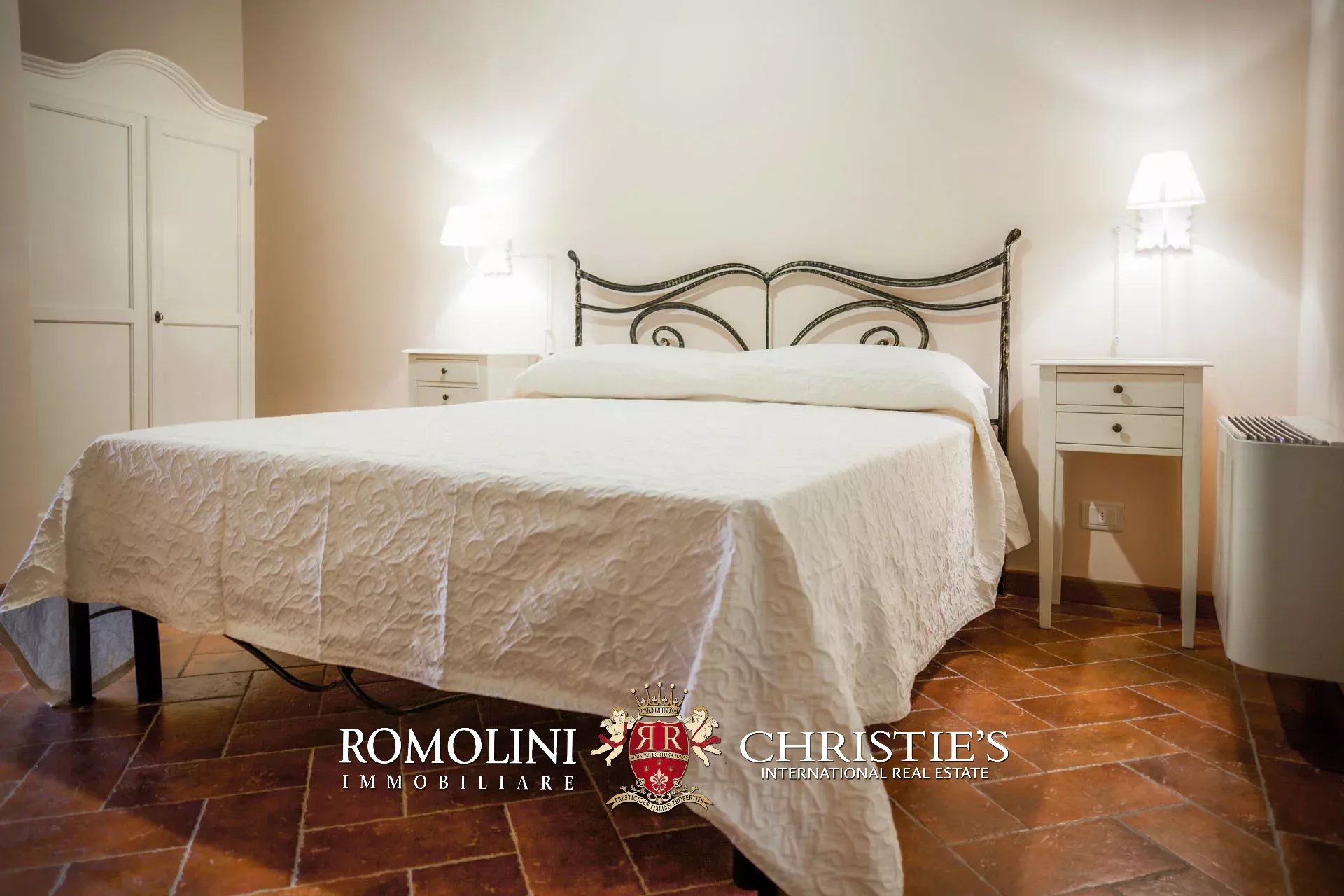 9 Bedroom Villa/Townhouse's Image 28