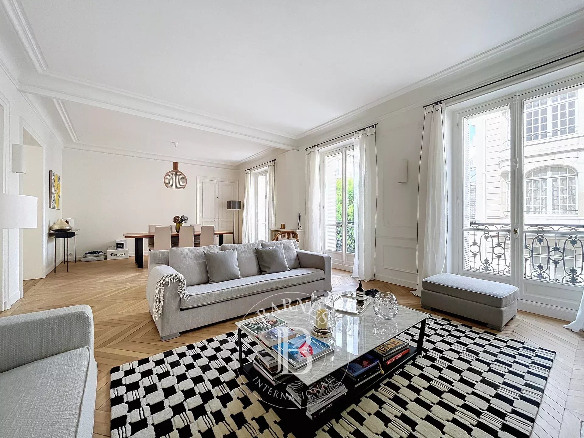 Paris 16e - 232m² - 7p. - 4ch.