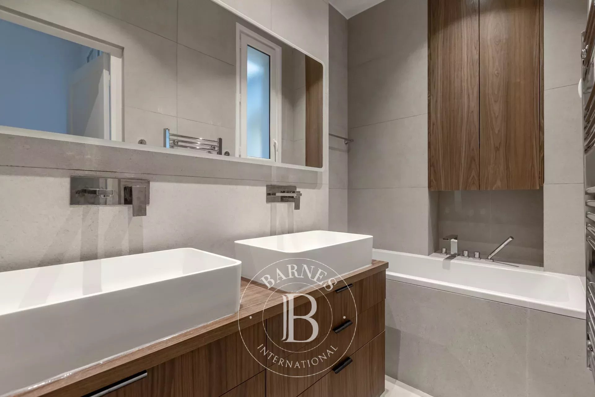 ARC DE TRIOMPHE - 2 BEDROOMS - 5TH FLOOR - IMMACULATE CONDITION - picture 11