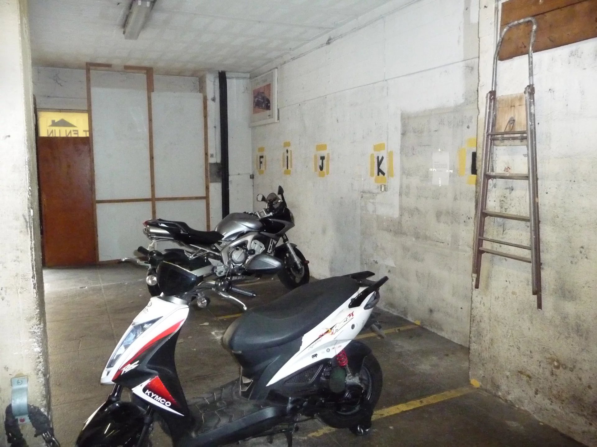 PARKING MOTO - LE MONTANA - 32 BD GORBELLA