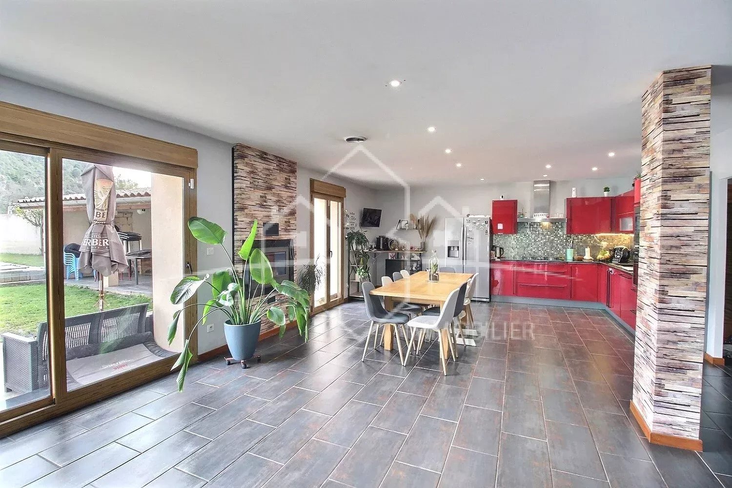 Maison 147m² hab avec 4 chambres et une piscine