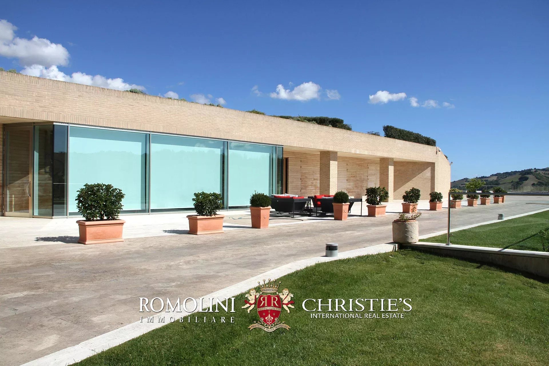 6 Bedroom Vineyard's Image 12