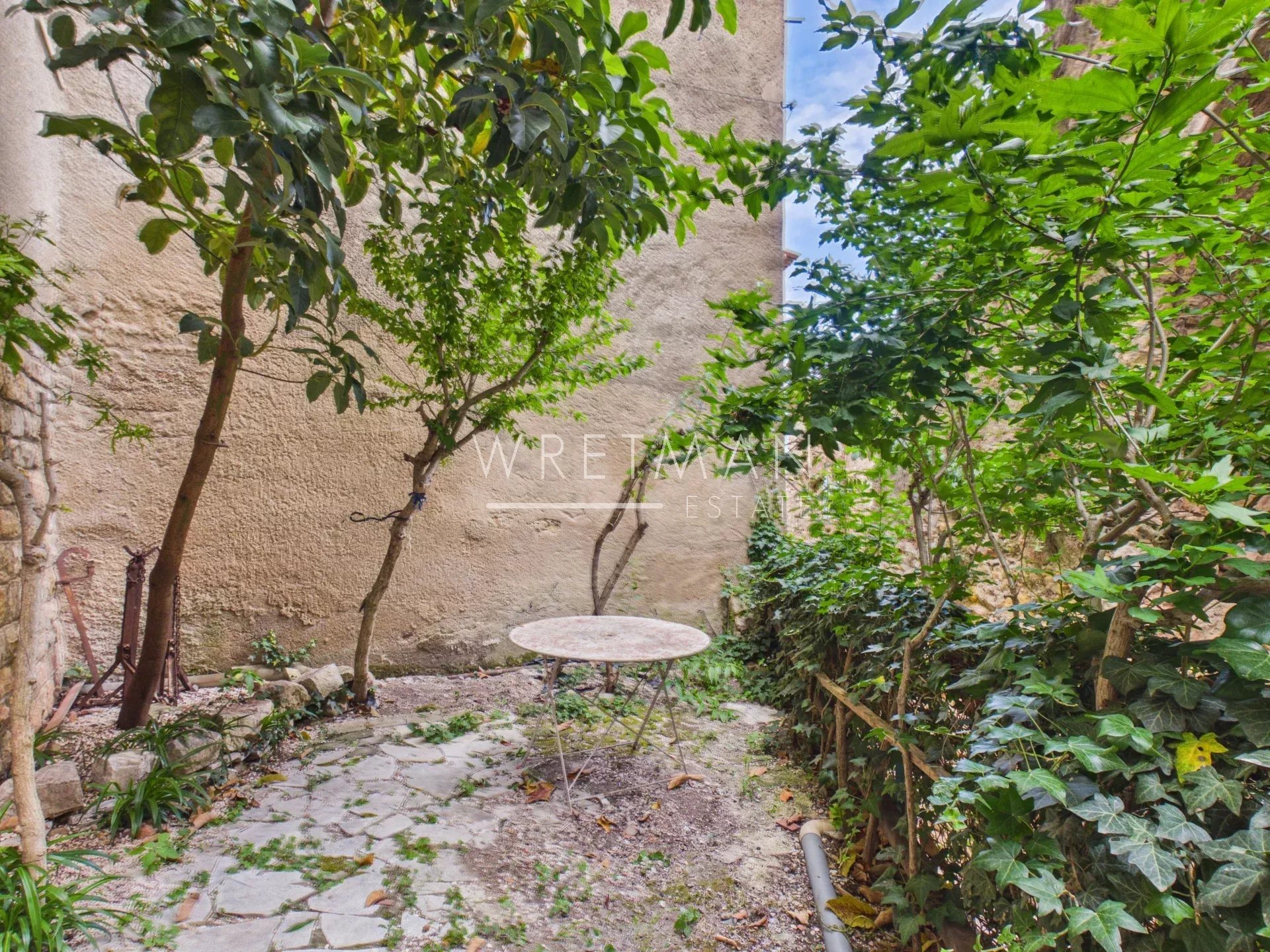 Ensemble immobilier à rénover divisible en deux appartement - Seillans
