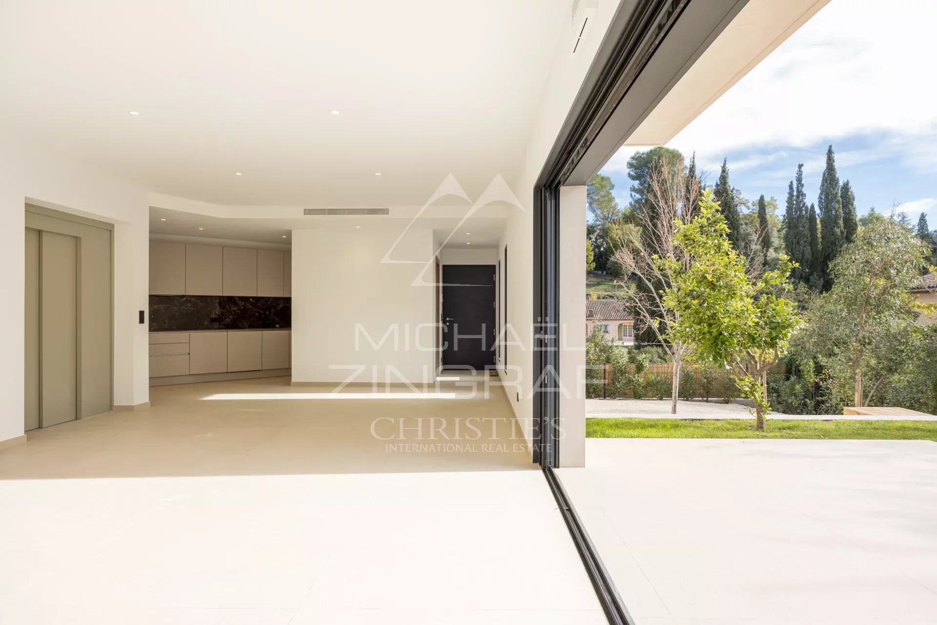 3 Bedroom Villa/Townhouse's Image 4